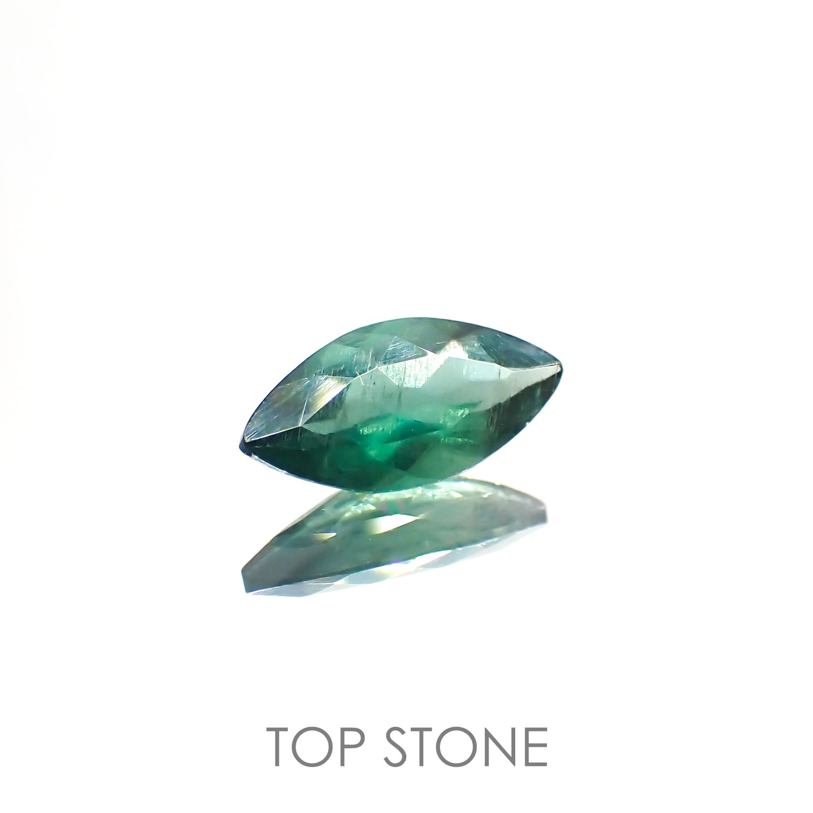 グリーンアパタイト(ノーブルモロキサイト)(宝石名アパタイト) マダガスカル産 0.70ct 識別済[210913155]9.1×4.5mm前後