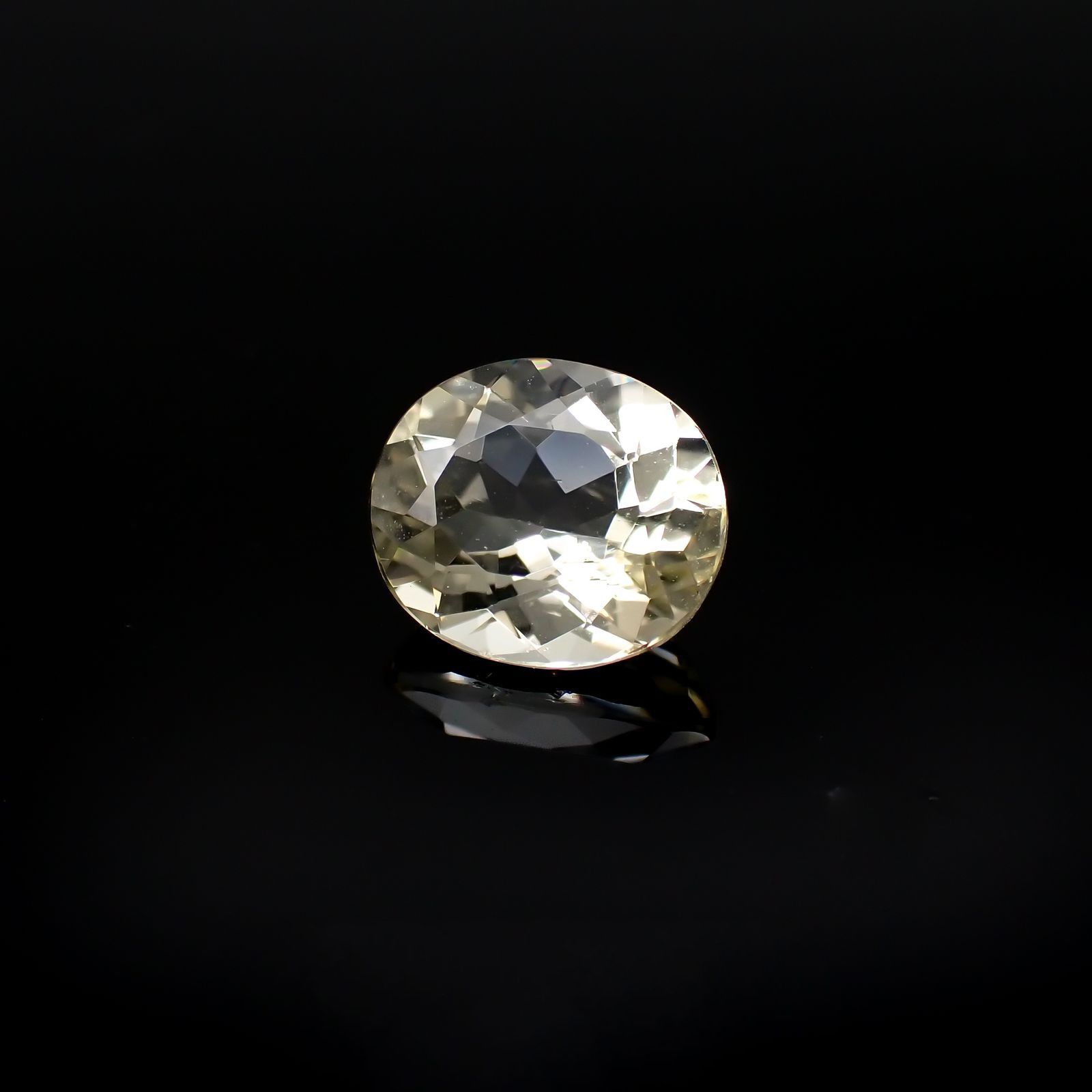 イエロースキャポライト(宝石名イエロー・スキャポライト)ブラジル・ミナスジェライス州産 識別済 1.86ct / 8.7x7.6mm前後 [251118020]