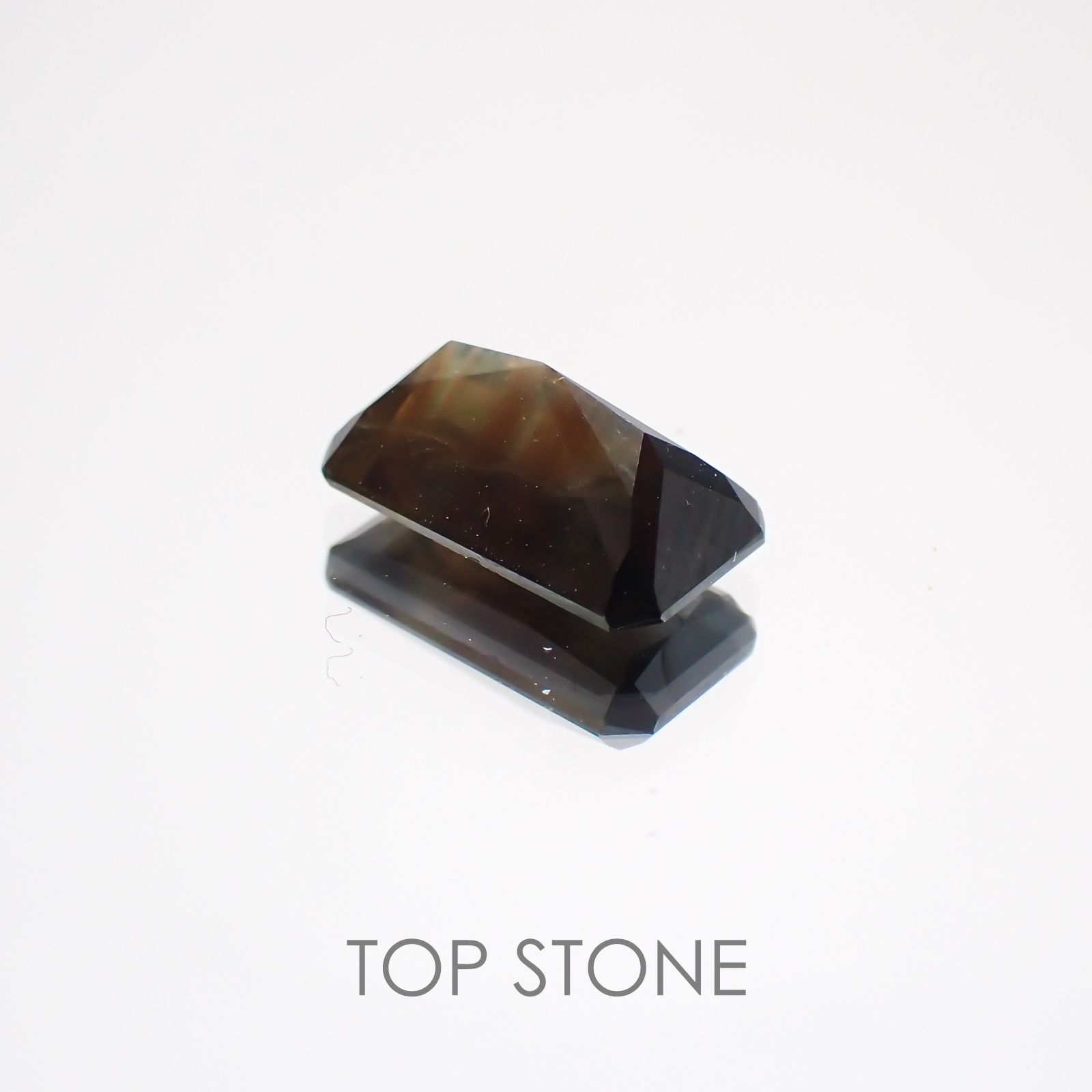 ゴールドシーンサファイア 非加熱(宝石名シーン・サファイア) ケニア産 1.916ct ソ付(彩珠)[210310351]8.9×5mm前後