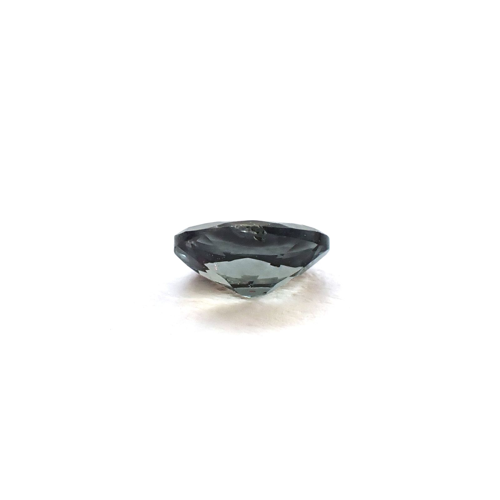 ベキリーブルーガーネット（カラーチェンジガーネット アレキタイプ） マダガスカル・ベキリー産 0.18ct / 4.1x2.9mm前後 [260732454]