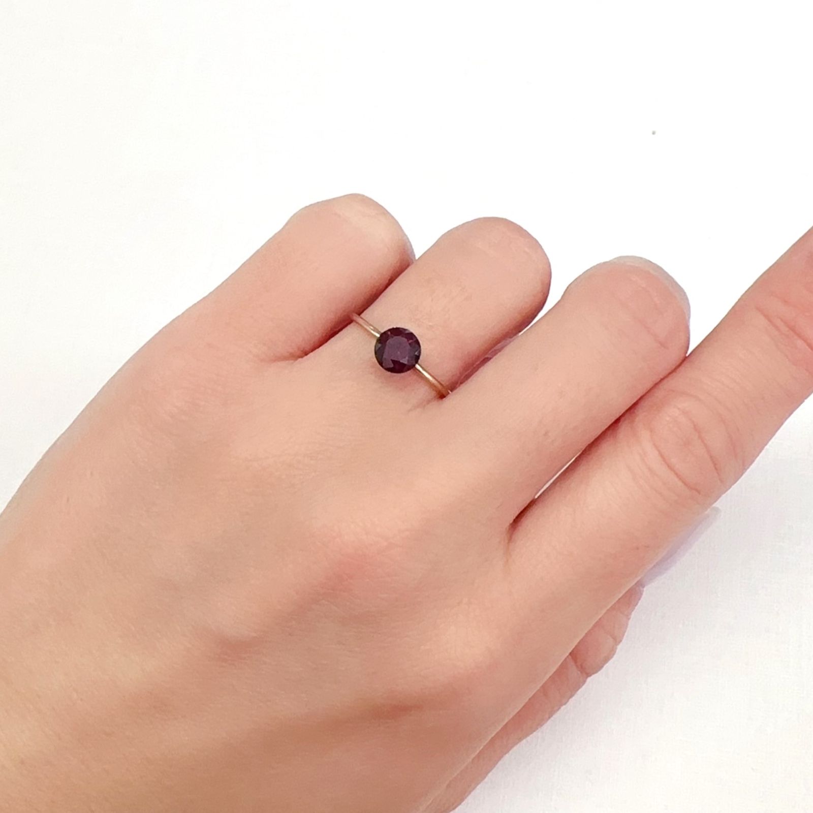 アントヒルガーネット(クロムパイロープガーネット) アメリカ・アリゾナ州産 0.98ct[231224537]6.1x6mm前後