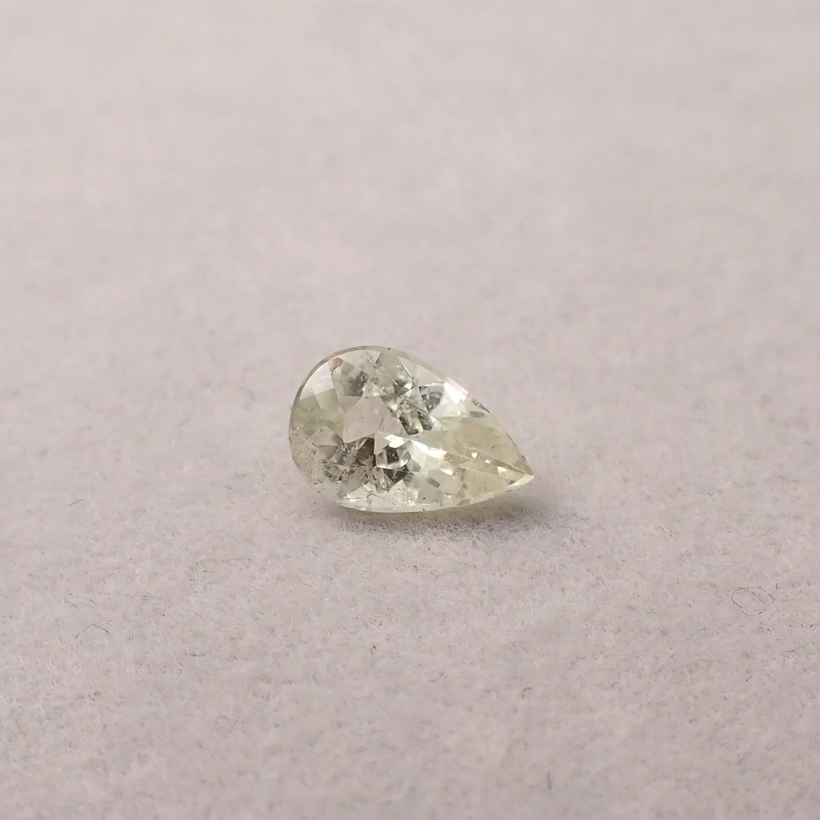 ブラジリアナイト(宝石名ブラジリアナイト)ブラジル産 識別済 0.93ct / 8.2x5.4mm前後 [260131492]