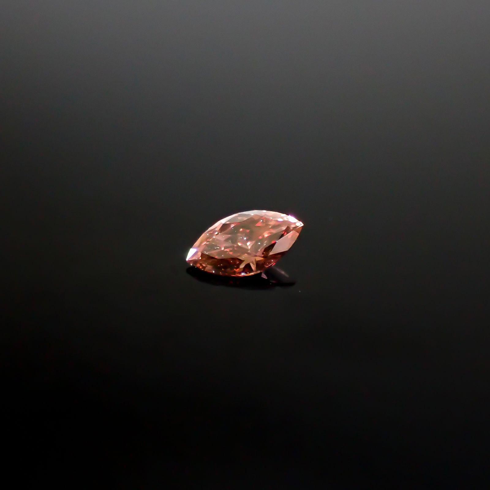 ピンクダイヤモンド(宝石名ダイアモンド VS-2/FANCY DEEP BROWNISH PINK) 0.068ct ソ付(AGT)[250129714]4.12x2.22mm前後