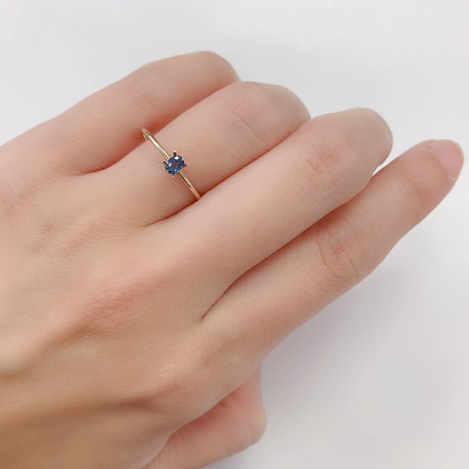アレキサンドライト(宝石名アレキサンドライト)ブラジル産/EmeraldMains社製 0.108ct ソ付(彩珠)[220113812]3.5x2.5mm前後