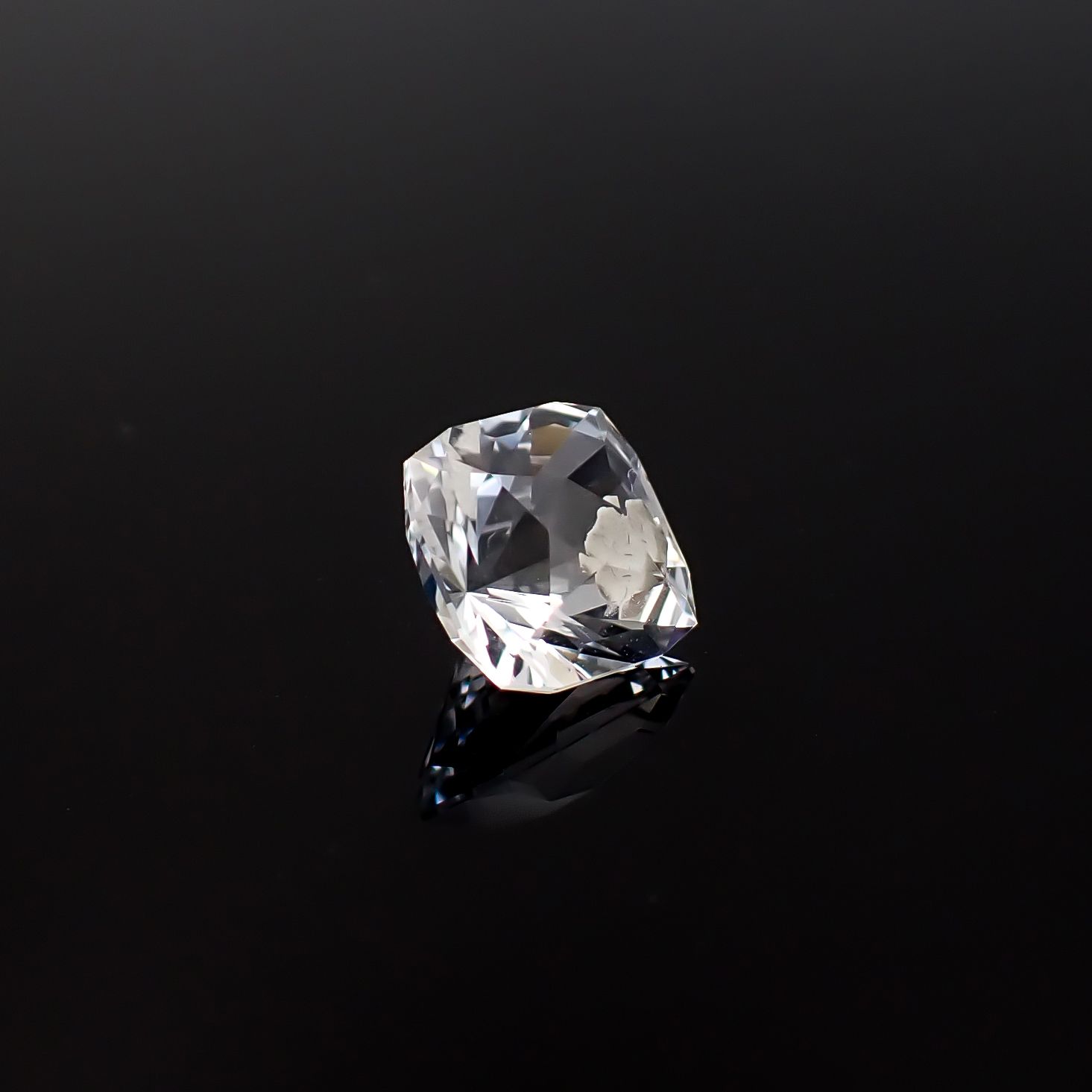 ◇カスタムカット◇日本水晶 宮崎県上八重産 2.34ct / 8.1x8mm前後 [260632422]