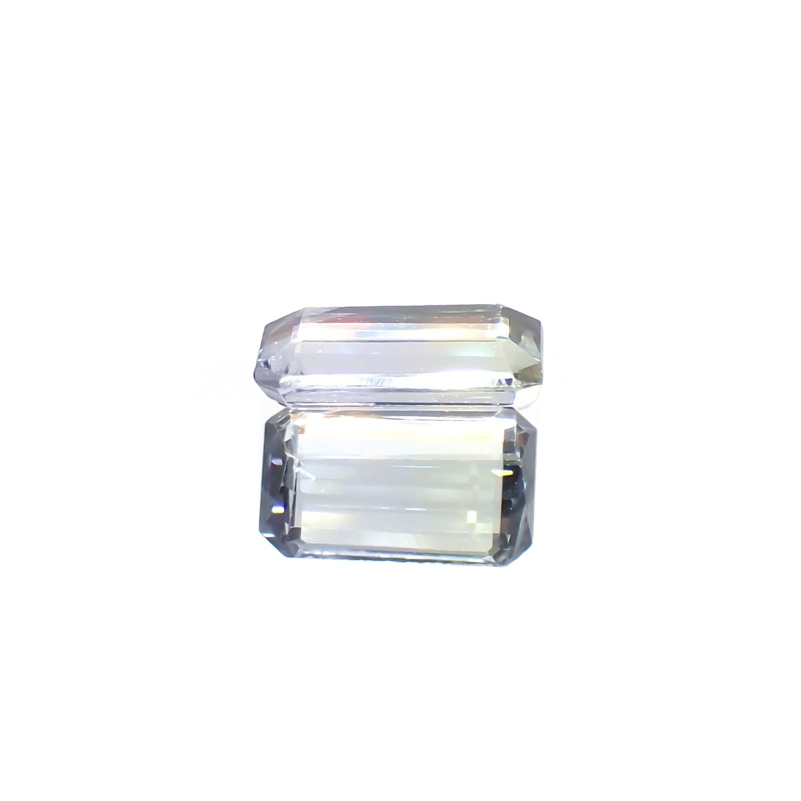 バイカラータンザナイト(宝石名バイカラー・ゾイサイト) タンザニア産 ソ付(彩珠) 0.858ct / 7.3x4.3mm前後 [210610943]