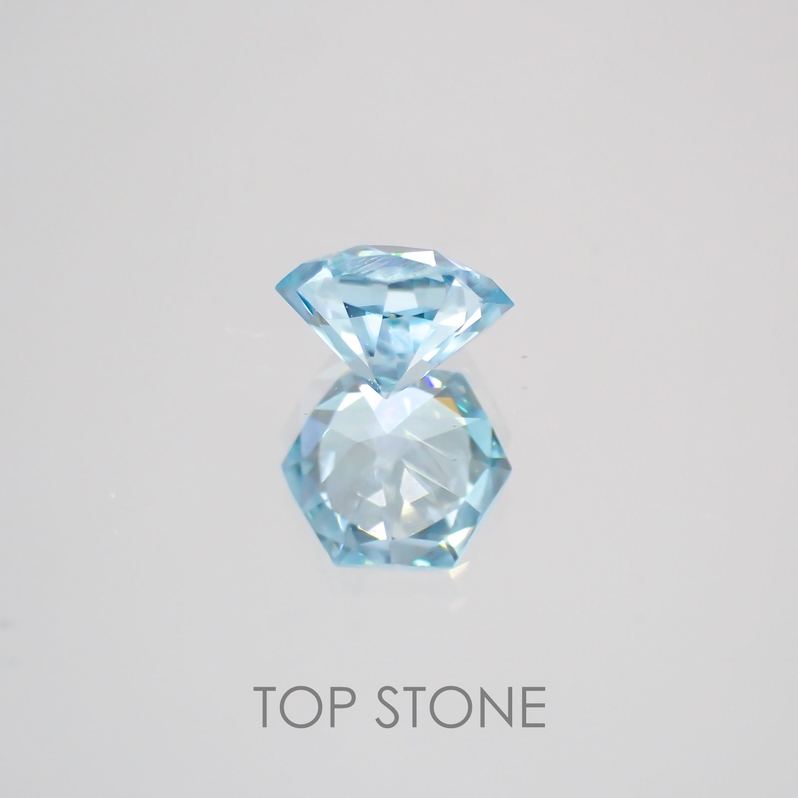 ◇ヘキサゴンカット◇ブルージルコン カンボジア産 ルース 0.77ct[210410479]4.9×4.9mm前後