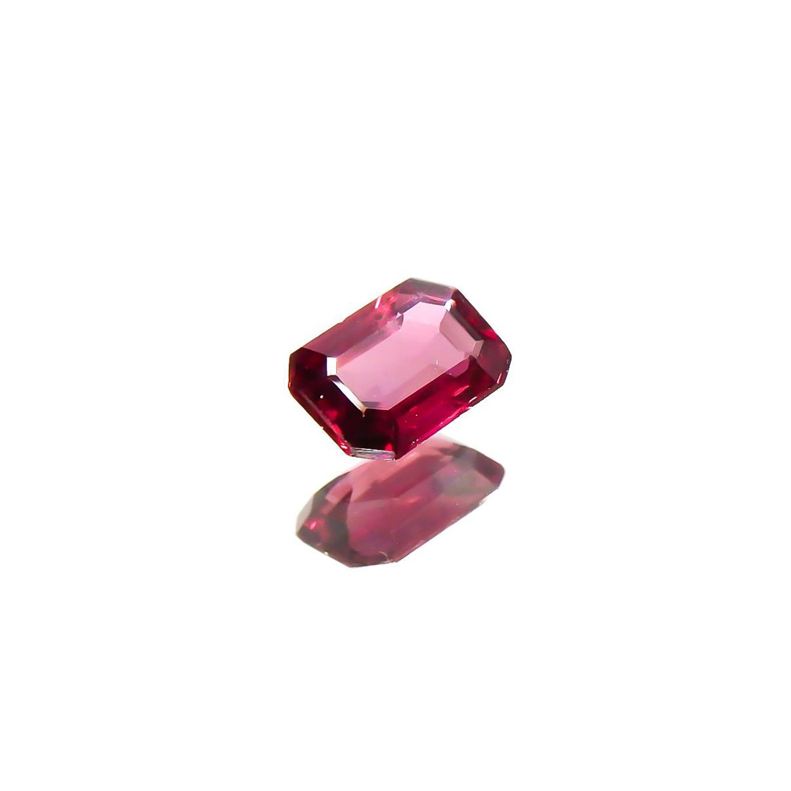 ルビー(宝石名ルビー)タンザニア産 0.21ct 識別済[220115049]4.2x2.9mm前後
