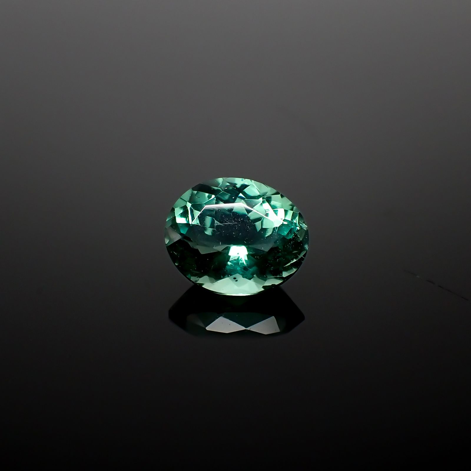 フローライト フルオレッセンス イギリス・ダイアナマリア鉱山産 1.71ct[240527703]8.1x6.8mm前後