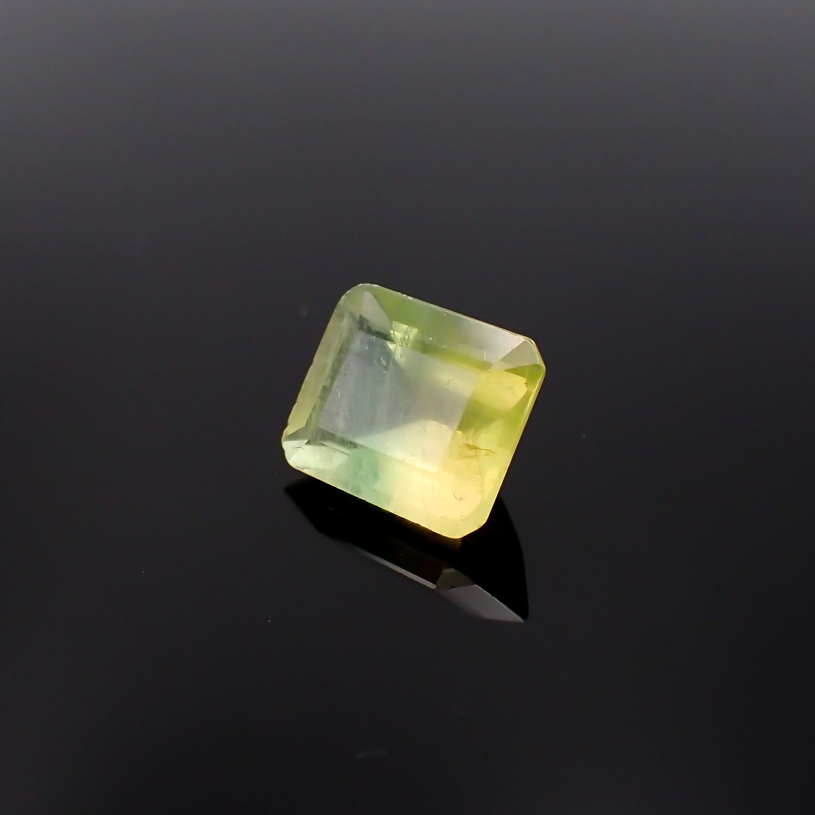 バイカラーフローライト フルオレッセンス ブラジル産 5.09ct[230722971]10.9x9mm前後