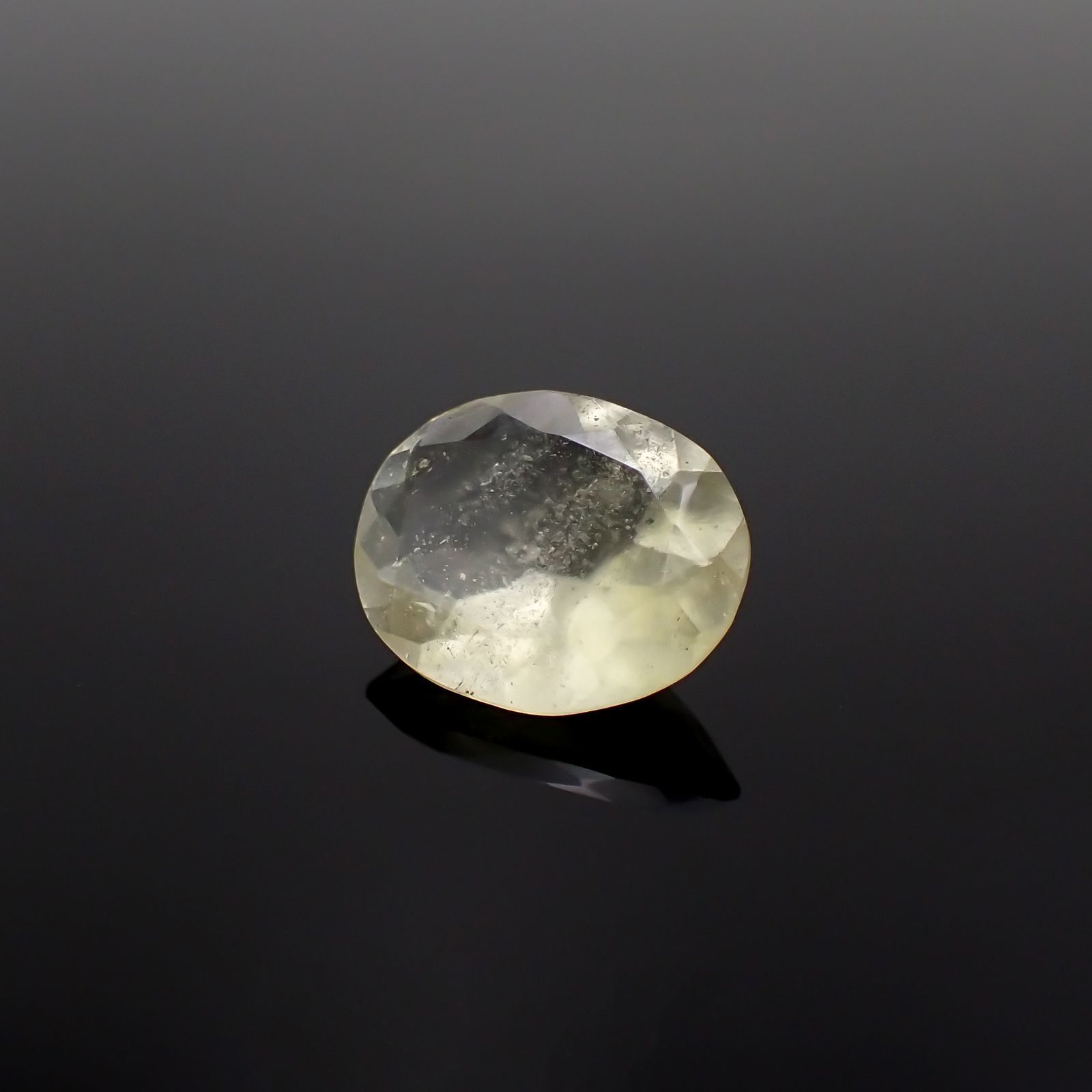 リビアングラス 発見地：エジプト・リビア砂漠 3.67ct[221018197]13.1x10.5mm前後