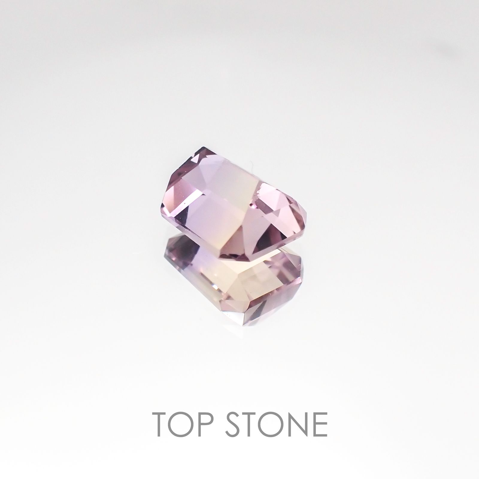 アメトリン(宝石名バイカラー・クォーツ/別名アメトリン) ボリビア産 2.32ct 識別済[20106901]8.8×6.9mm前後