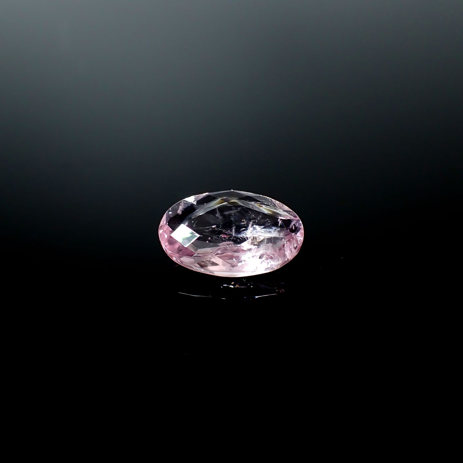 ◇チェッカーカット◇モルガナイト ブラジル産 3.93ct [250730870]13.9x9.2mm前後
