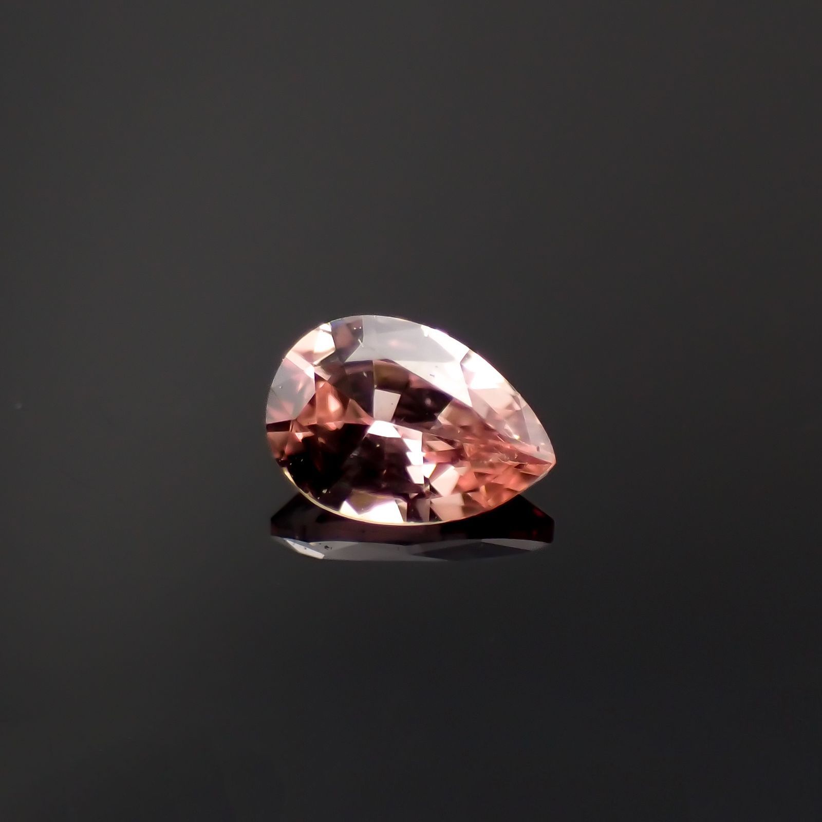 パパラチャサファイア(宝石名サファイア/別名パパラチャ・サファイア)スリランカ産 0.100ct ソ付(日独)[221219644]3.55x2.51mm前後