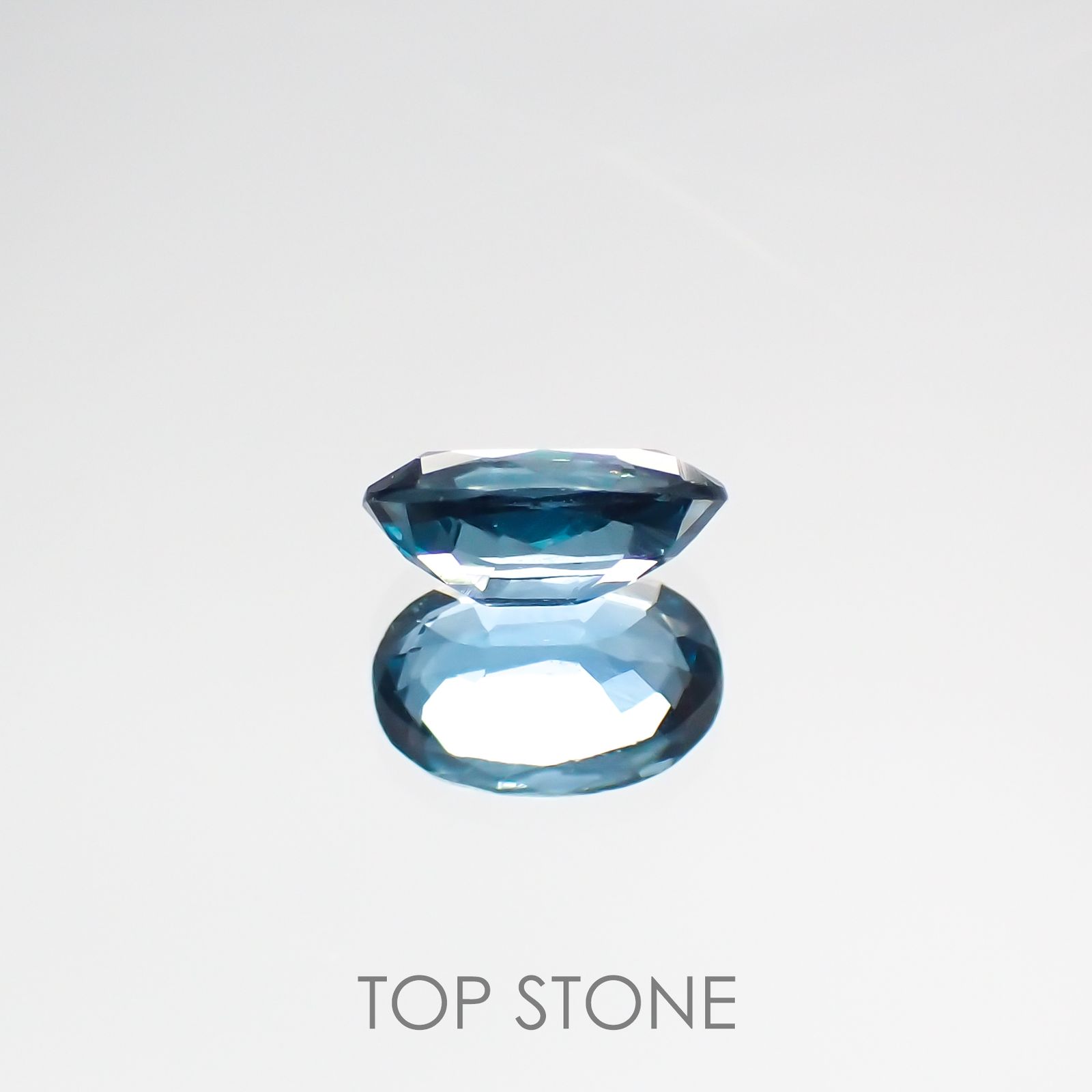 オーシャンブルーカイヤナイト ネパール産 ルース 0.54ct[210711421]6.2×4.1mm前後