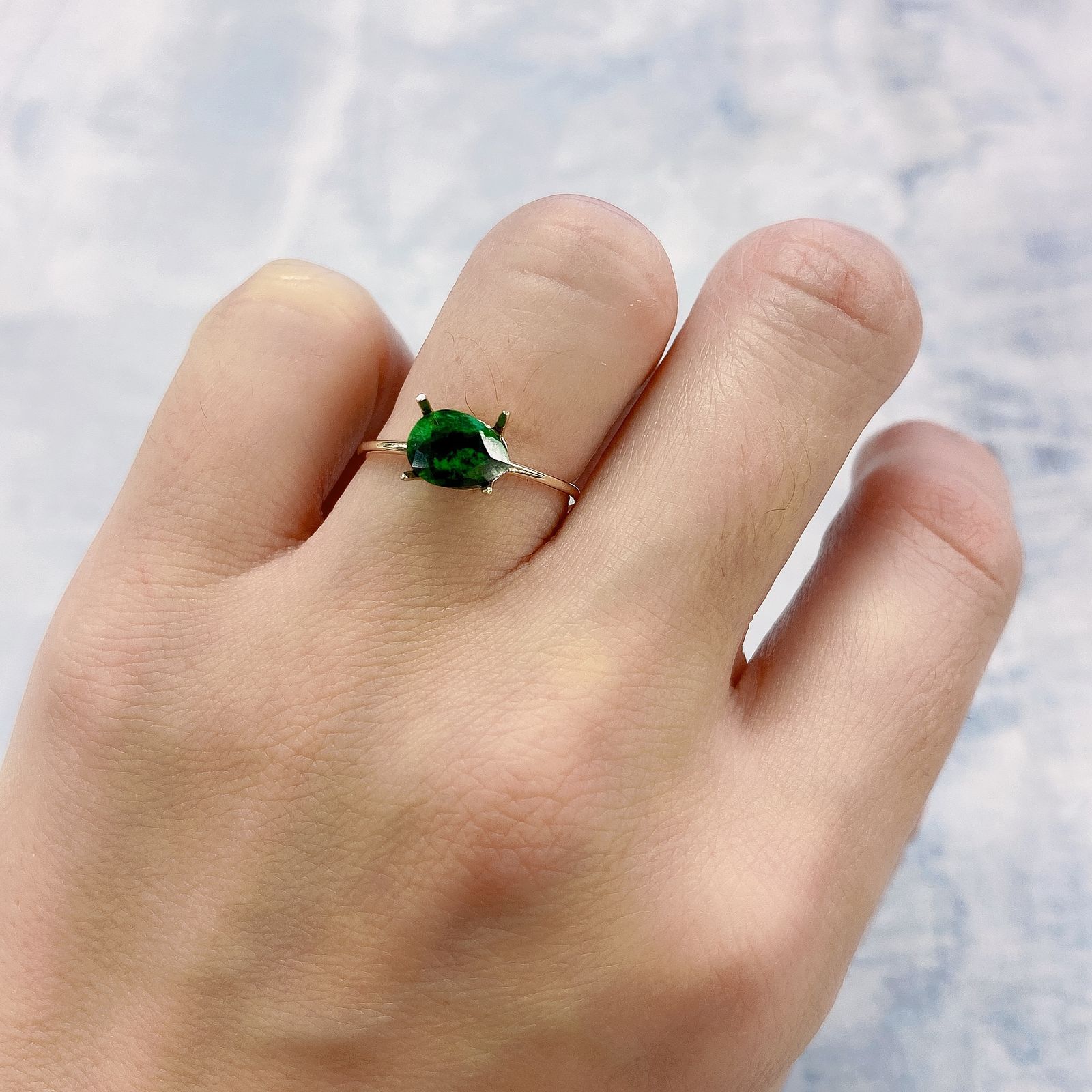 モーシッシ ビルマ産 0.82ct[220114185]7.8x5.6mm前後