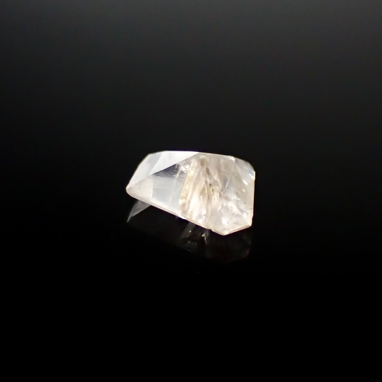 ◇カスタムカット◇ポードレッタイト(宝石名ポードレッタイト)ビルマ産 0.209ct ソ付(彩珠)[240628436]5.1x4.1mm前後