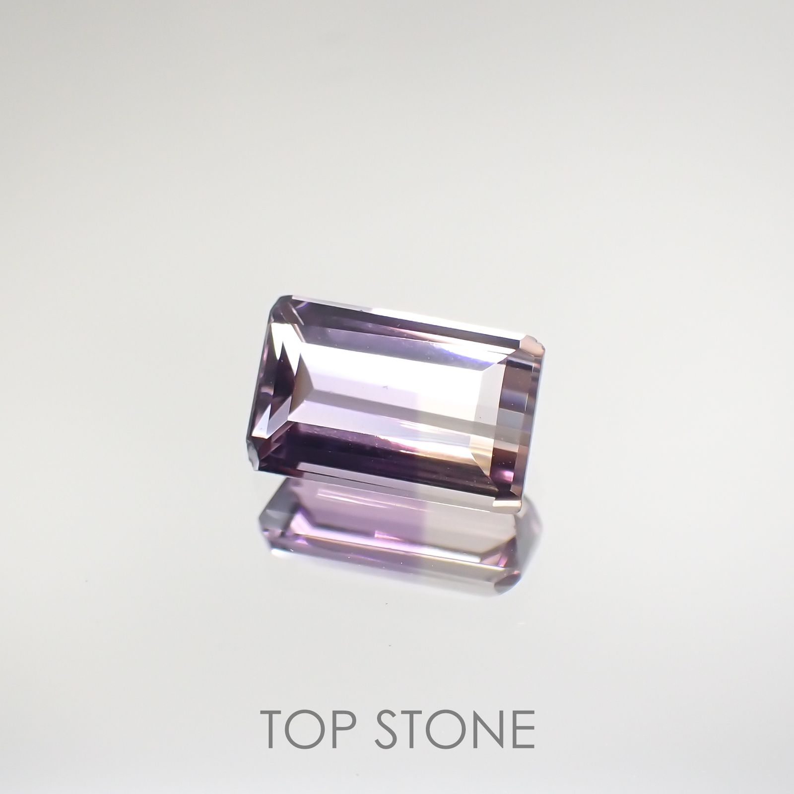 アワーグラスアメジスト(宝石名バイカラー・クォーツ) モロッコ産 1.25ct 識別済[210812317]8×5.1mm前後