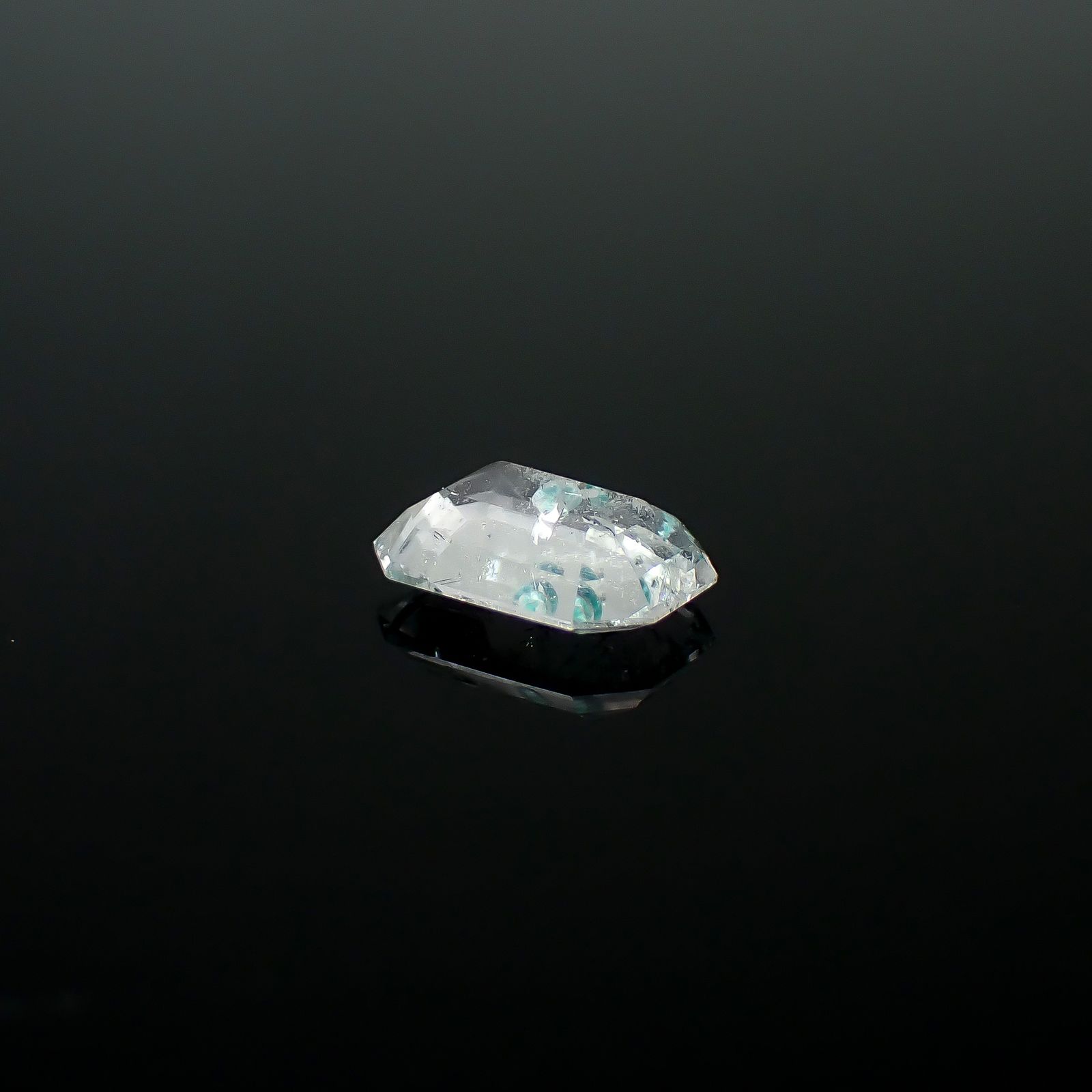 パライバクォーツ ブラジル産 1.21ct / 8.5x6mm前後 [260632501]