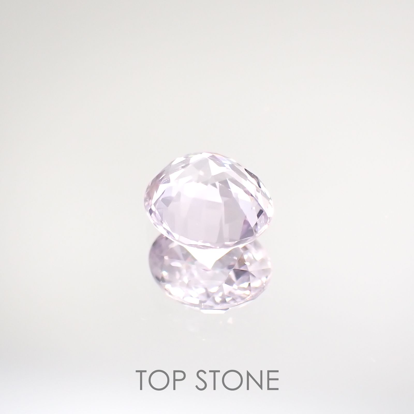 ラベンダーサファイア(宝石名サファイア) マダガスカル/スリランカ産 0.94ct 識別済[210812503]6.2×5.4mm前後