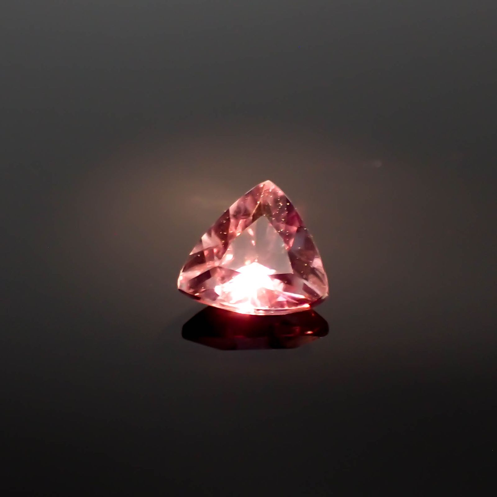 カラーシフト ピンクダイアスポア アフガニスタン産 0.59ct[240326988]5.9x5.5mm前後