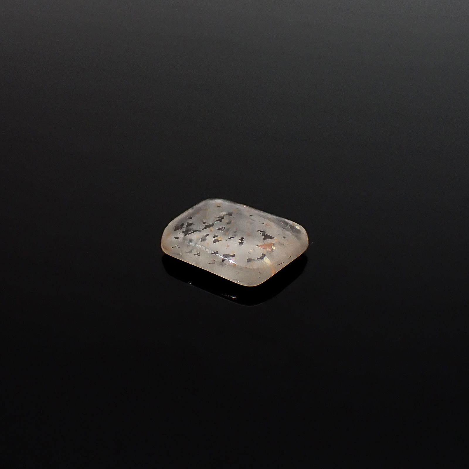 レインボーラティスサンストーン オーストラリア産 0.76ct / 7.1x5.7mm前後 [260632534]