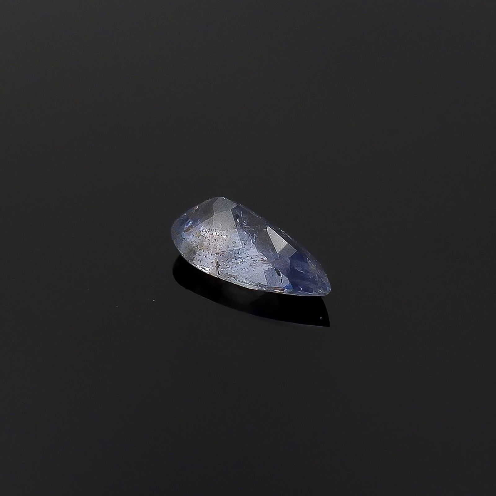 ジェレメジェバイト(宝石名エレメージェバイト)ナミビア産 ソ付(彩珠) 0.311ct / 6.6x3.4mm前後 [230823131]
