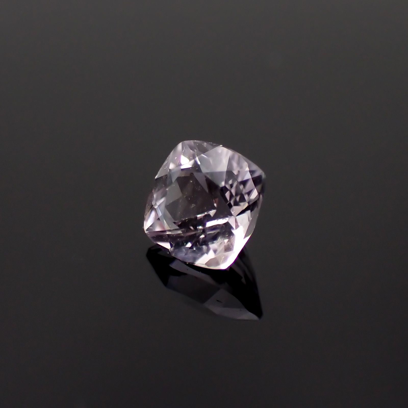 マリアライト フルオレッセンス(宝石名スキャポライト)スリランカ産 0.53ct 識別済[230421678]5x4.9mm前後