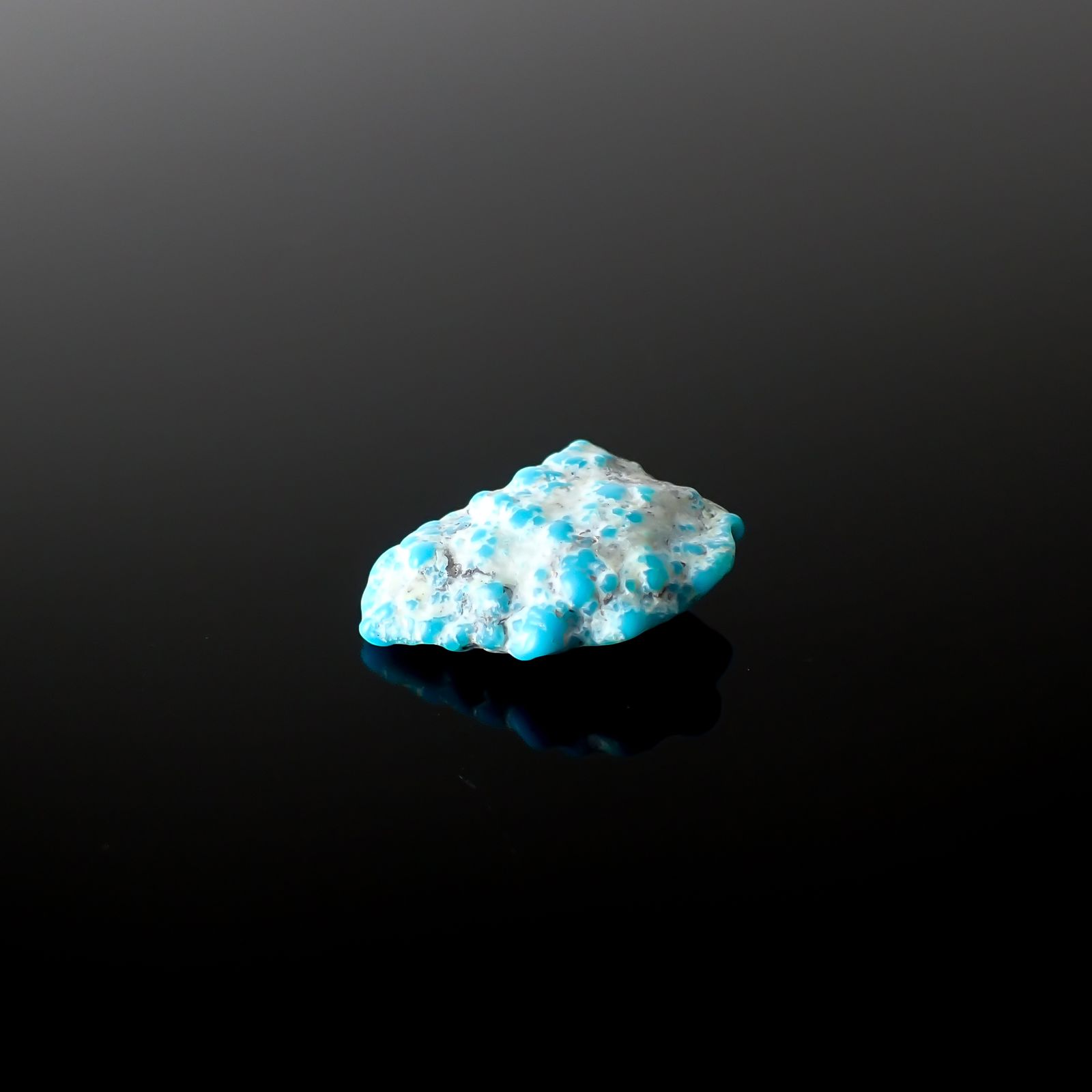 ターコイズ 原石 アメリカ・アリゾナ州キングマン産 7.91ct[240226375]17.9x14.5mm前後