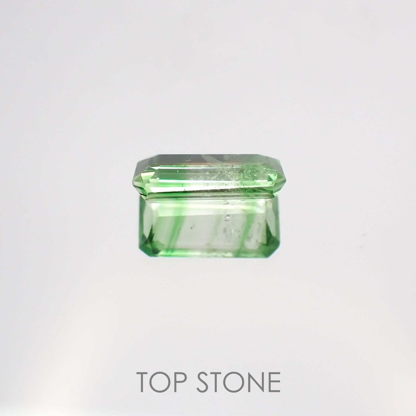 バイカラーツァボライト タンザニア産 ルース 0.78ct[210610922]7.6×4mm前後