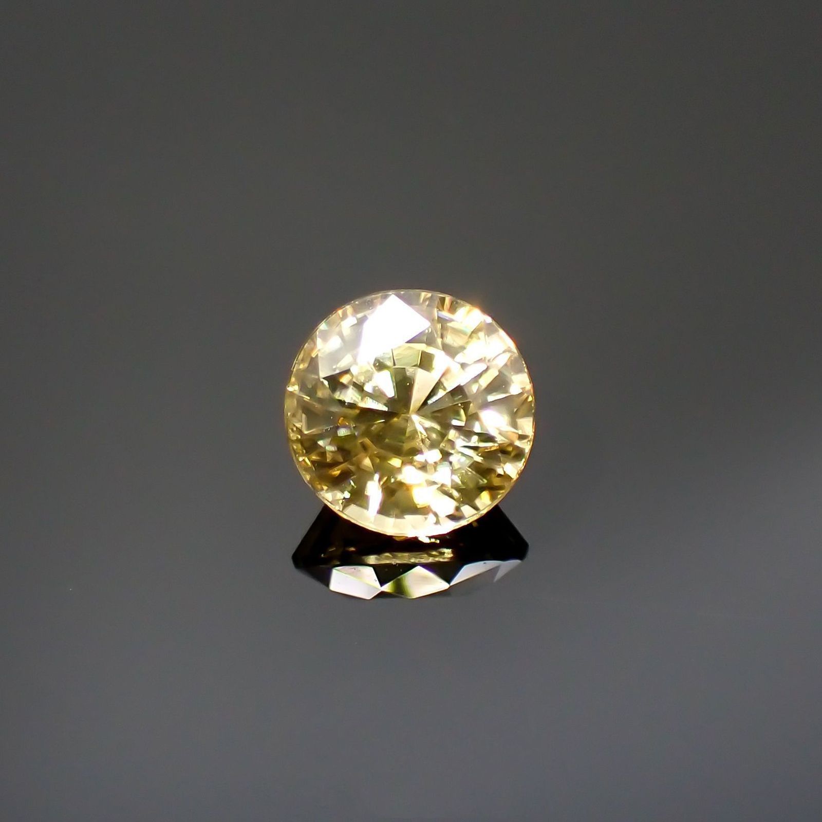 イエロージルコン(宝石名ジルコン)スリランカ/カンボジア産 1.39ct 識別済[220114837]6.1x6mm前後