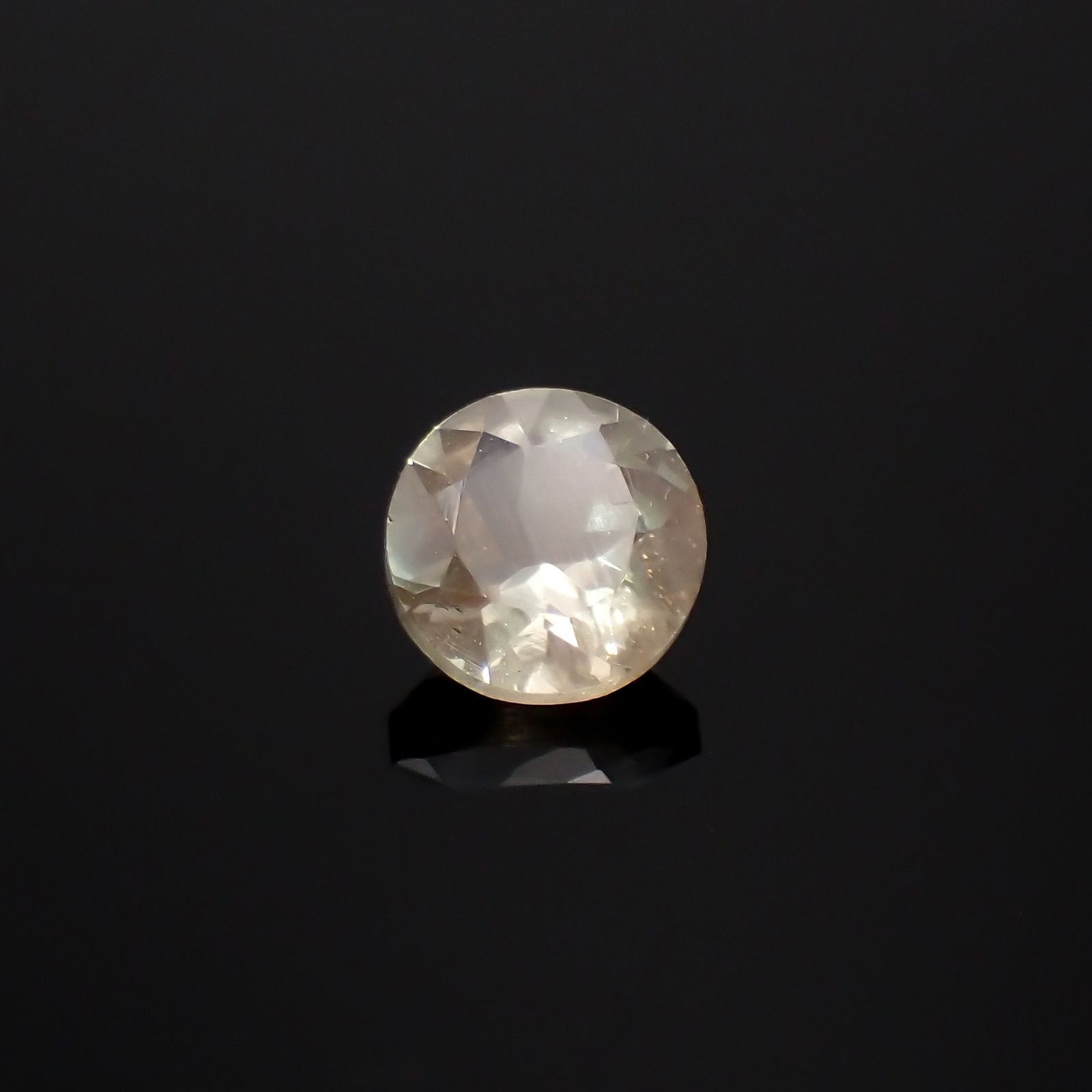 バイカラーオレゴンサンストーン(宝石名バイカラー・ラブラドライト)アメリカ・オレゴン州産 0.47ct 識別済[231124122]5.1x5.1mm前後