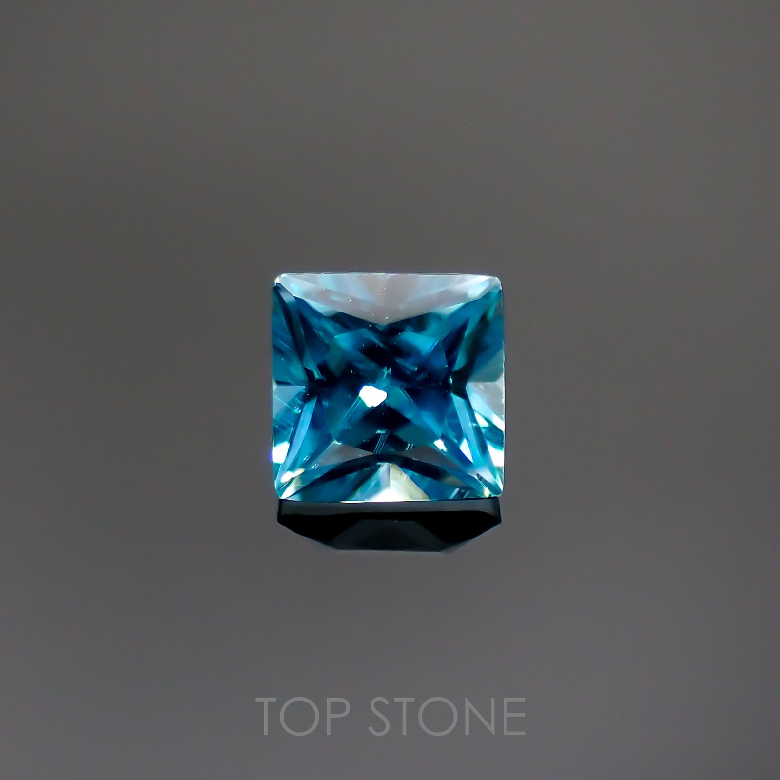 ◇プリンセスカット◇ブルージルコン(宝石名ジルコン) カンボジア産 1.01ct 識別済[210913435]5×4.9mm前後