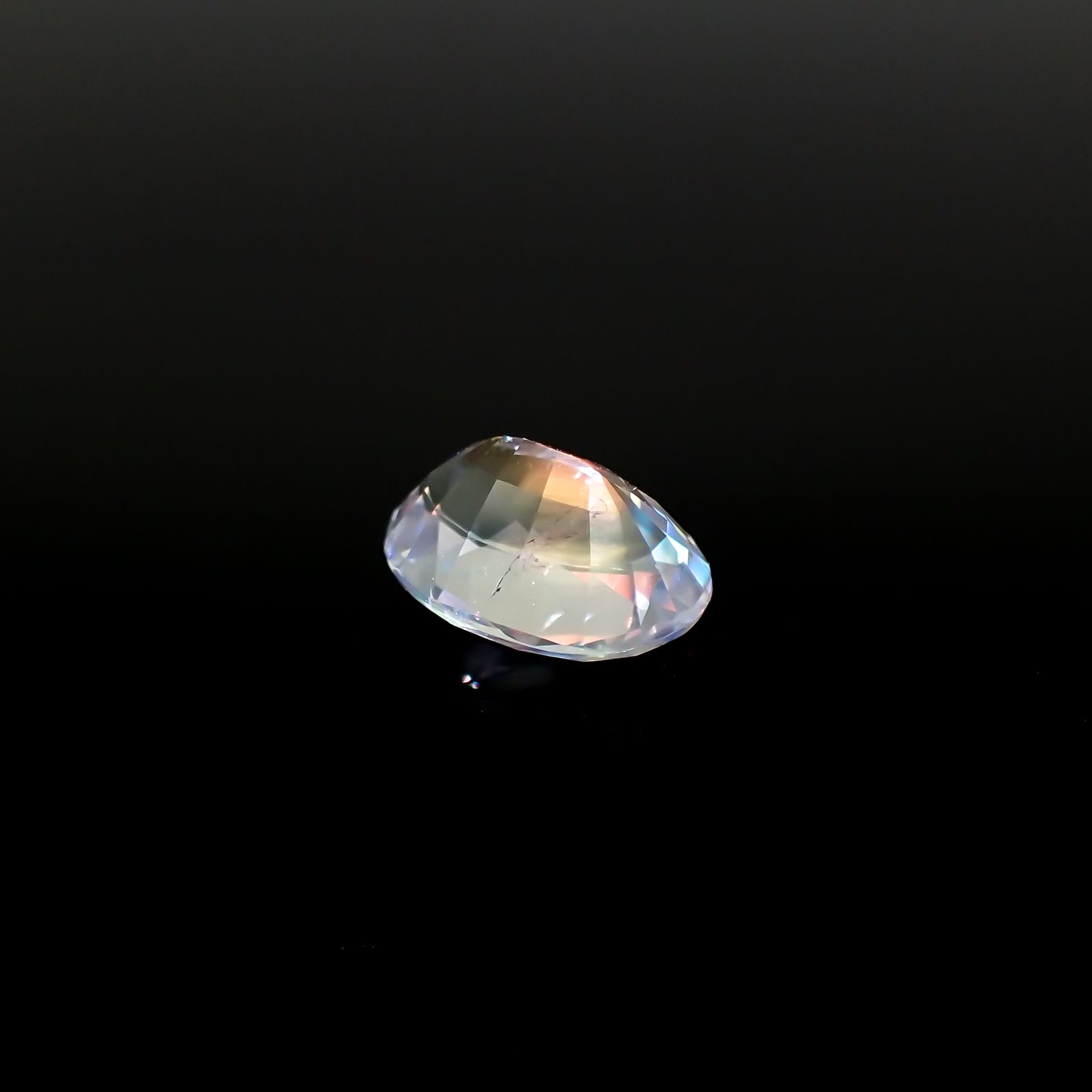レインボームーンストーン(宝石名ラブラドライト)マダガスカル産 1.517ct ソ付(彩珠)[240326937]8.7x6.5mm前後