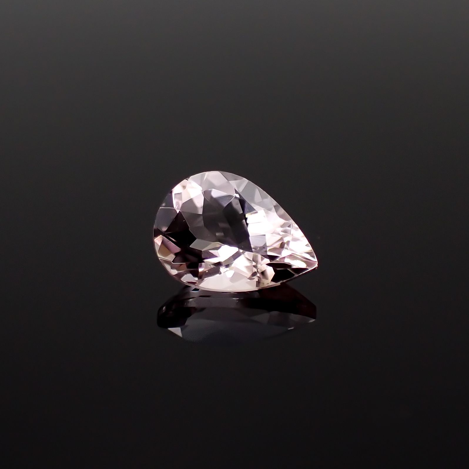 モルガナイト ブラジル産 0.60ct[230421791]7x5.1mm前後