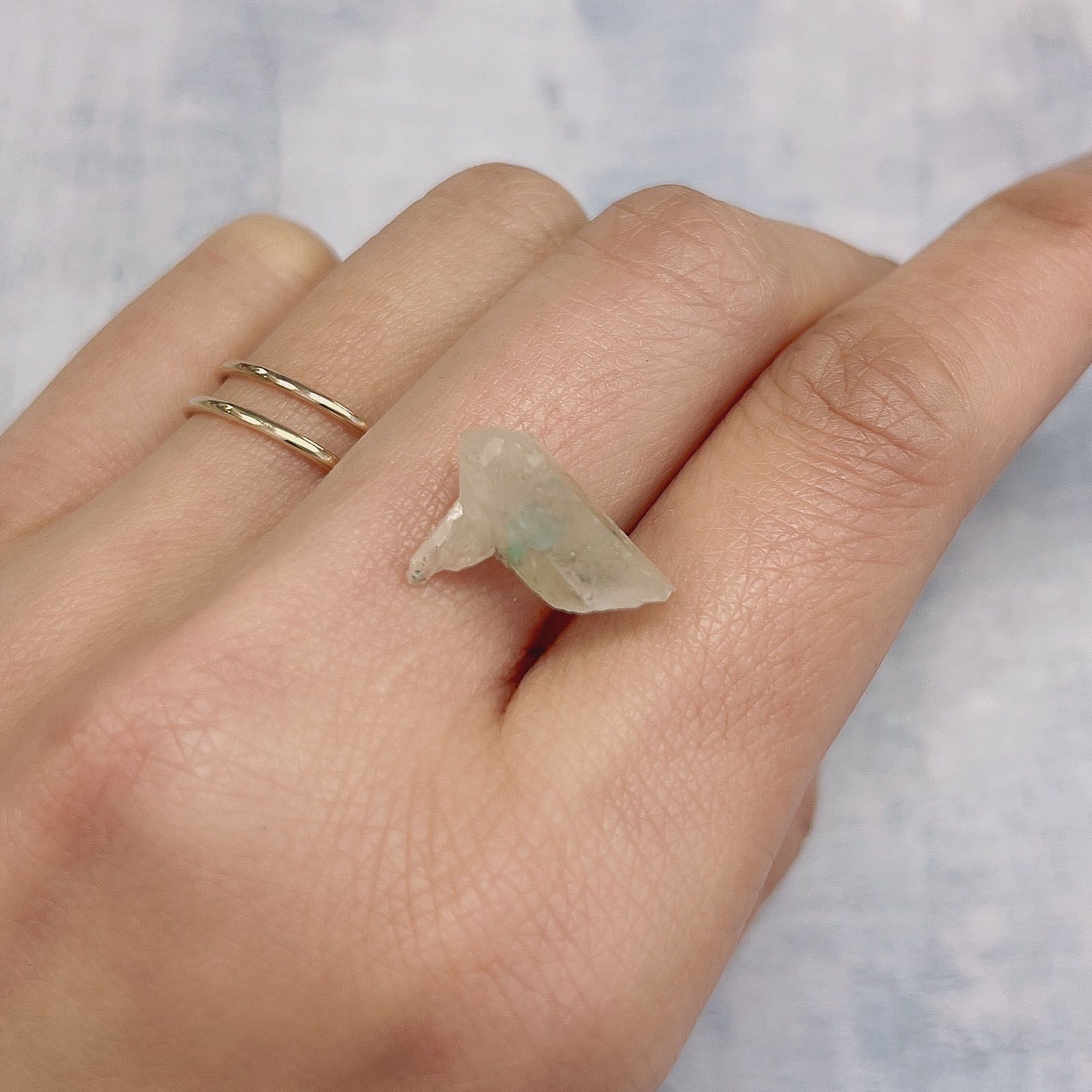 アホイト(宝石名アホアイト イン クォーツ) 南アフリカ・メッシーナ鉱山産 原石・結晶 5.41ct 識別済[20063017]16.5×7.4mm前後