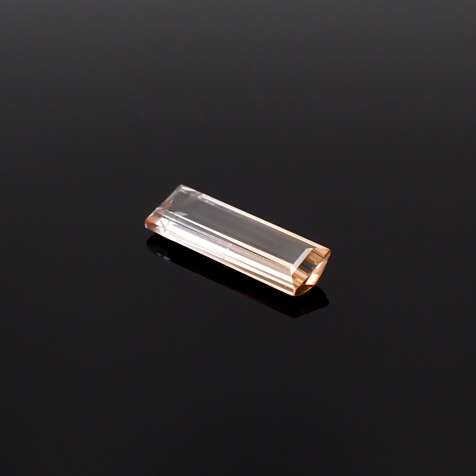バイカラートパーズ ブラジル産 1.22ct[231023705]12.3x3.9mm前後