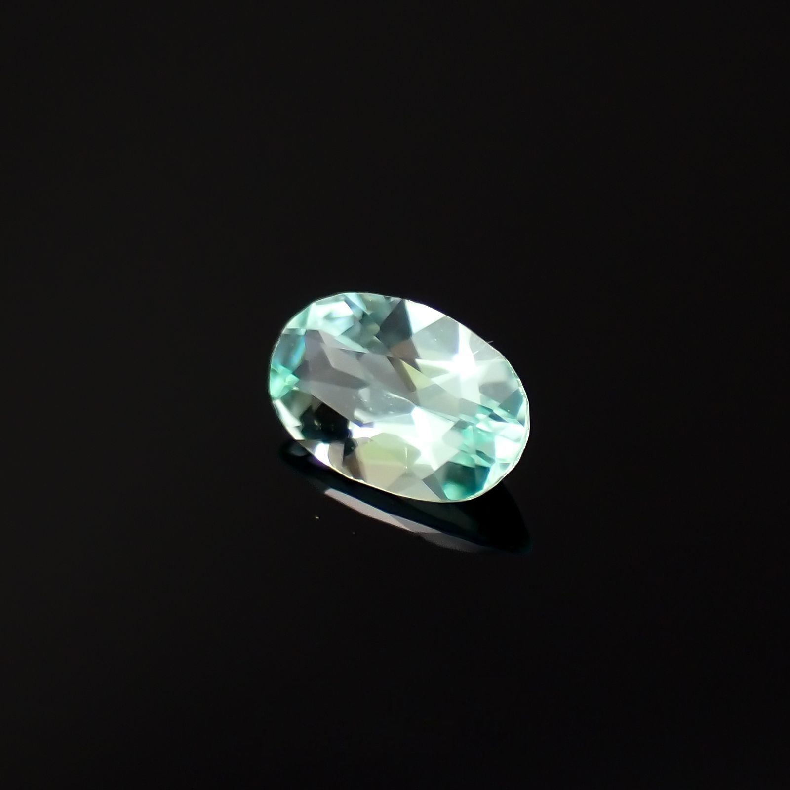 パライバトルマリン モザンビーク産 0.26ct / 5.4x3.5mm前後 [230220373]