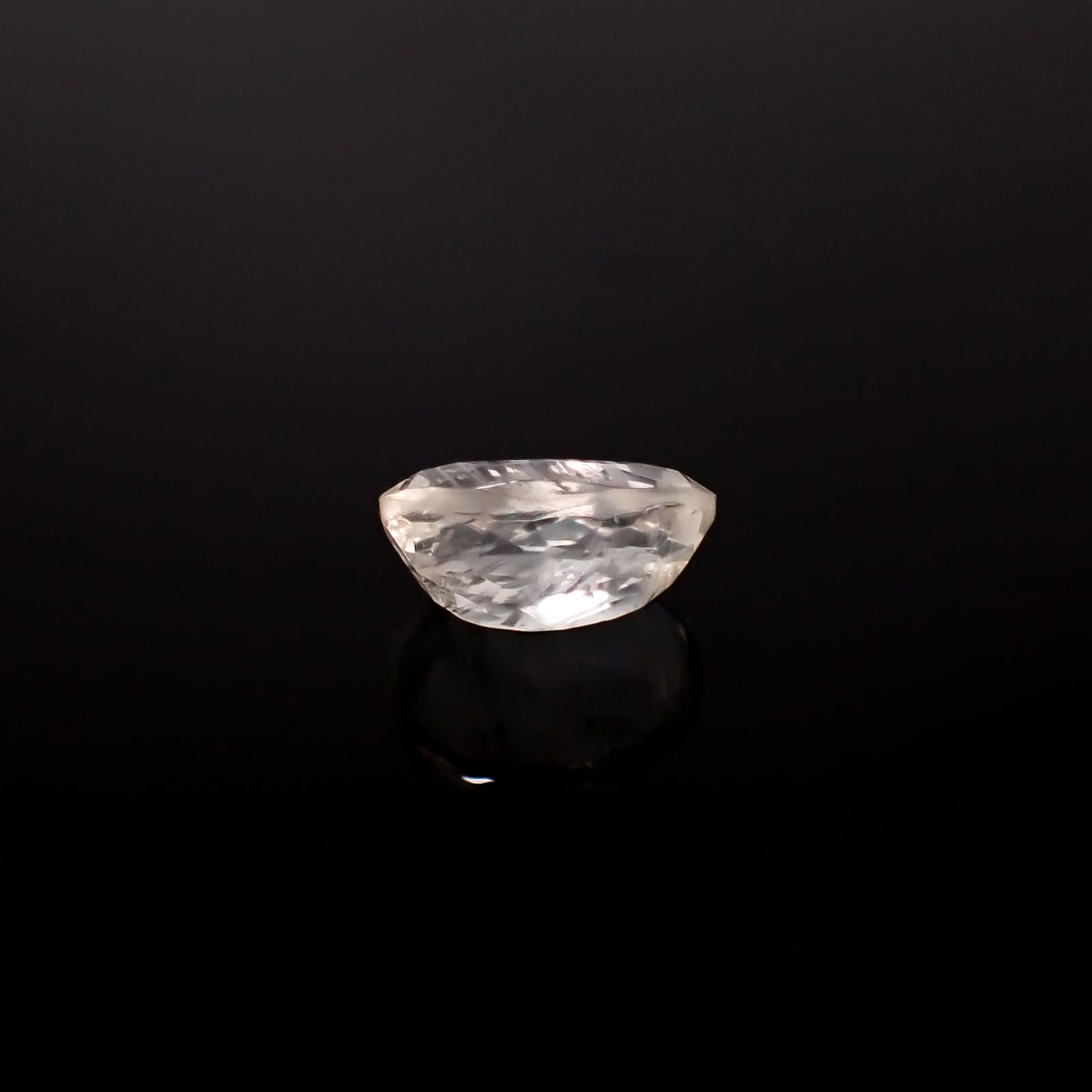 マラウイムーンストーン マラウイ共和国産 2.91ct / 10.9x7.8mm前後 [260331818]