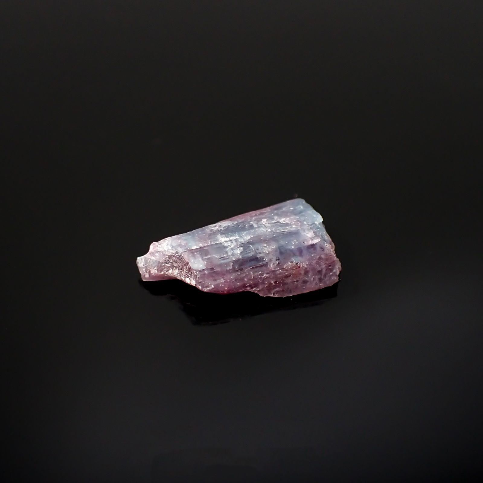 バイカラーパライバトルマリン 原石 ブラジル産 2.21ct[220516011]13.4x7.1mm前後