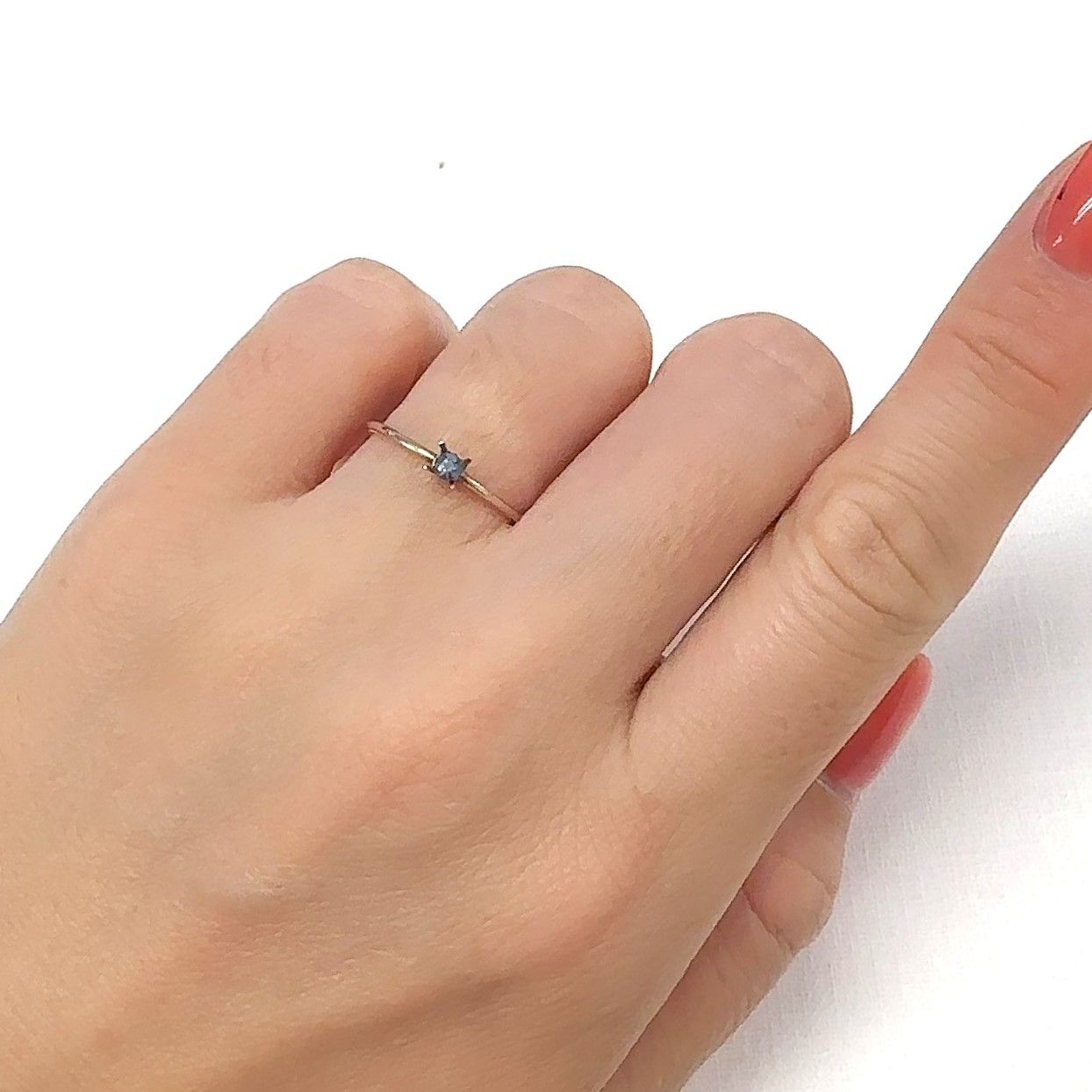 アレキサンドライトキャッツアイ ブラジル・ミナスジェライス州ヘマチタ鉱山産 0.085ct[240929041]2.5x2.5mm前後