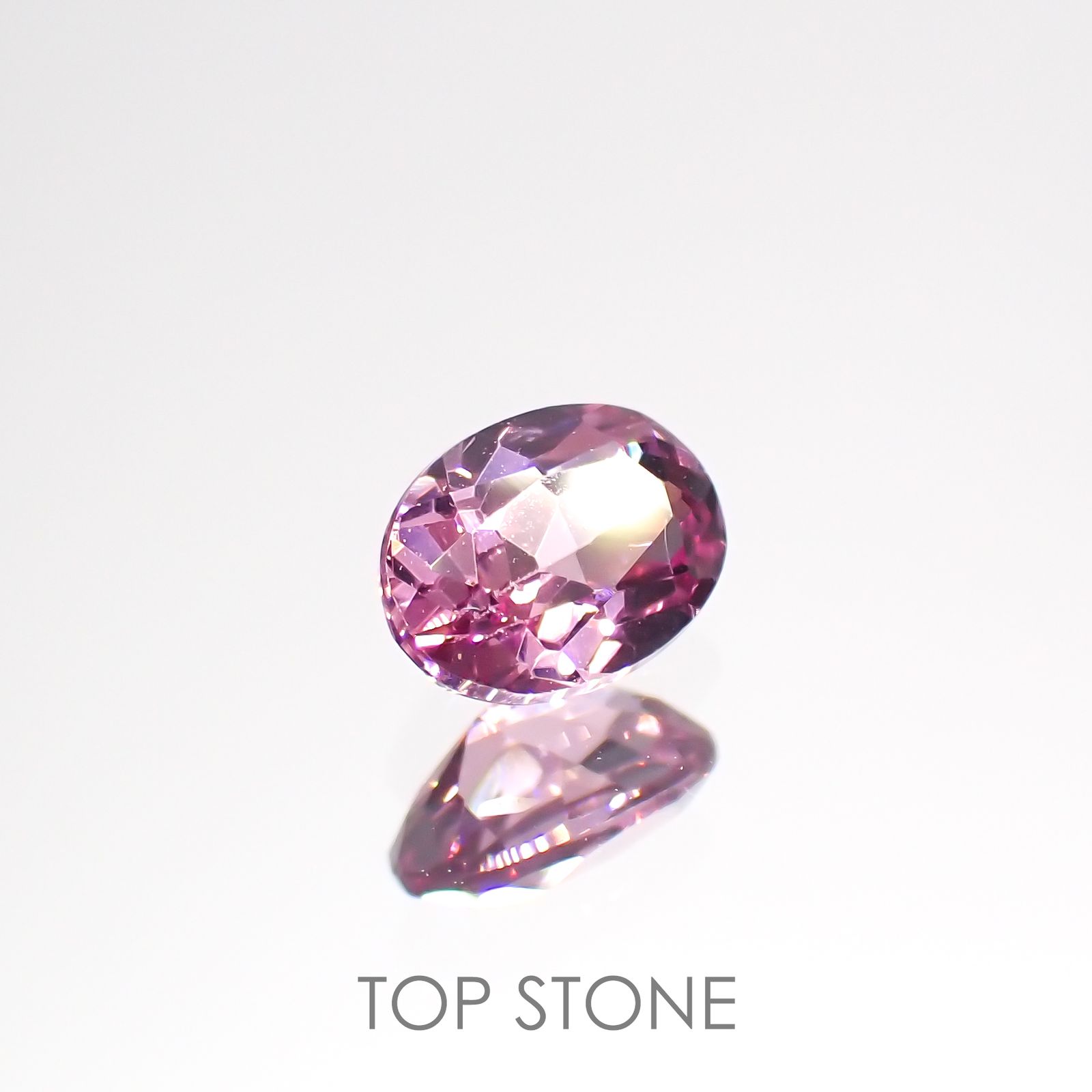 カラーシフトマラヤガーネット(宝石名ガーネット)タンザニア産 0.51ct 識別済[220115020]5.4x4mm前後