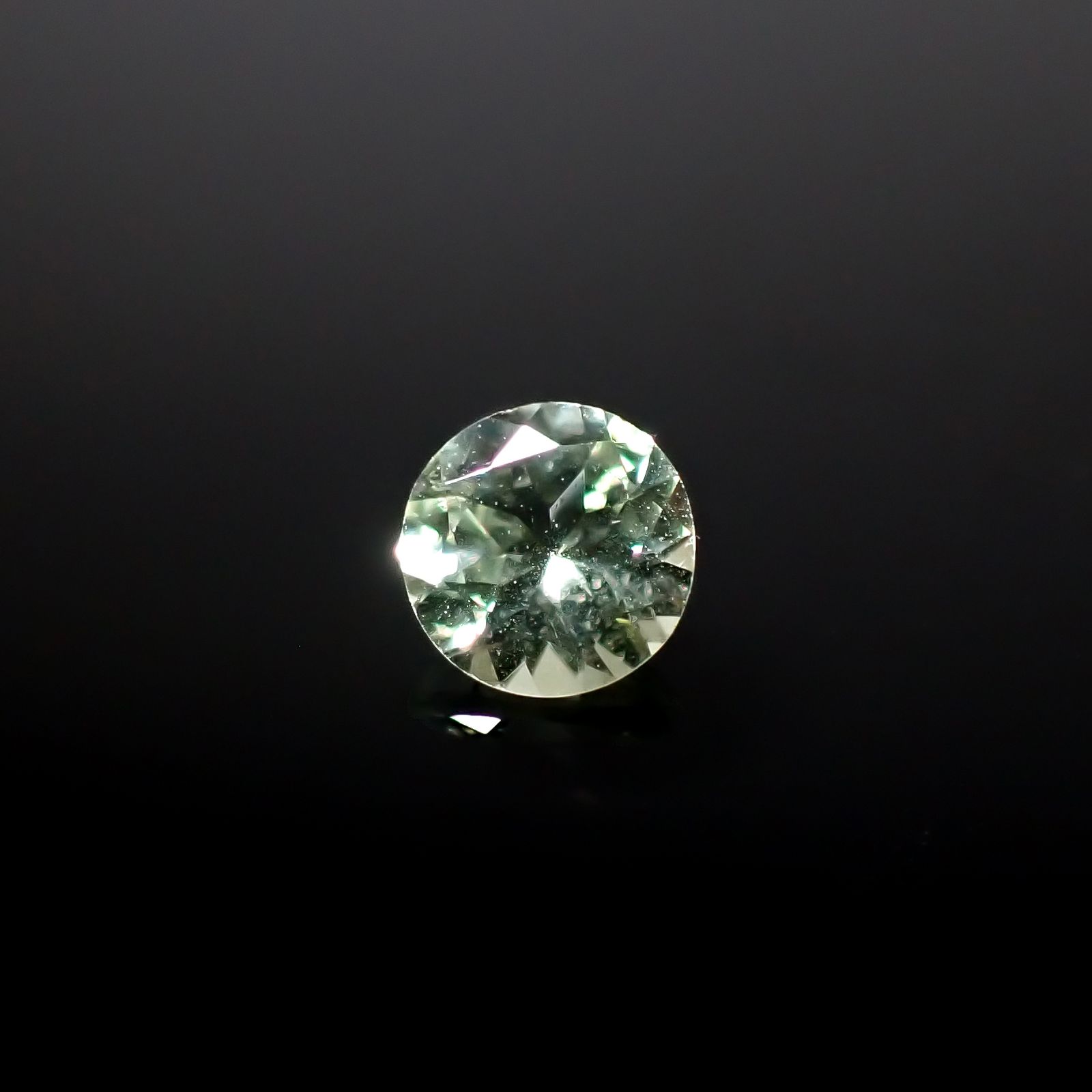 ミントガーネット タンザニア産 0.45ct [241229611]4.8x4.8mm前後