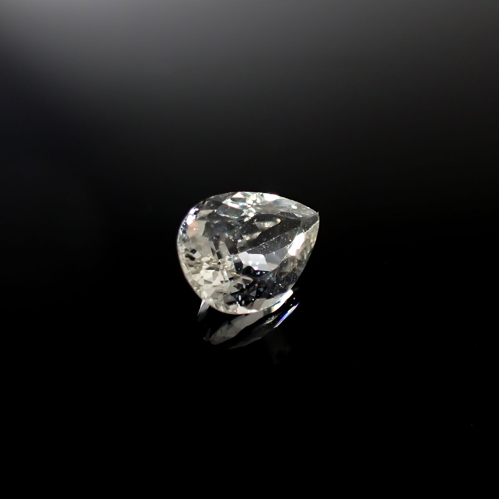リリーパッドアパタイト フルオレッセンス アフリカ産 1.07ct [241129421]8x6mm前後