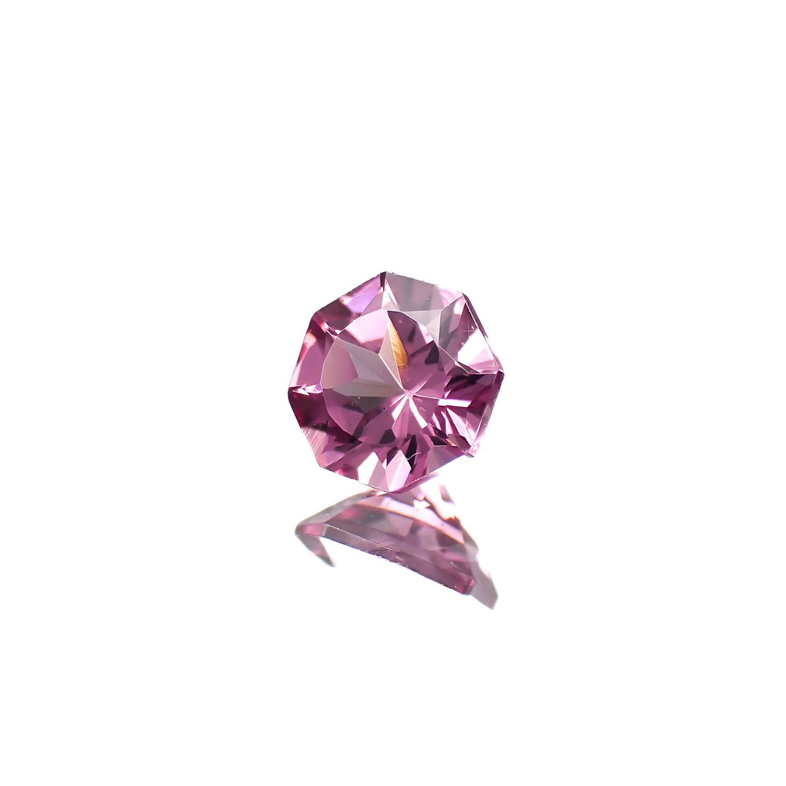 ◇オクタゴンカット◇カラーシフト マラヤガーネット(宝石名ガーネット)タンザニア産 0.65ct 識別済[220817565]5.1x5.1mm前後