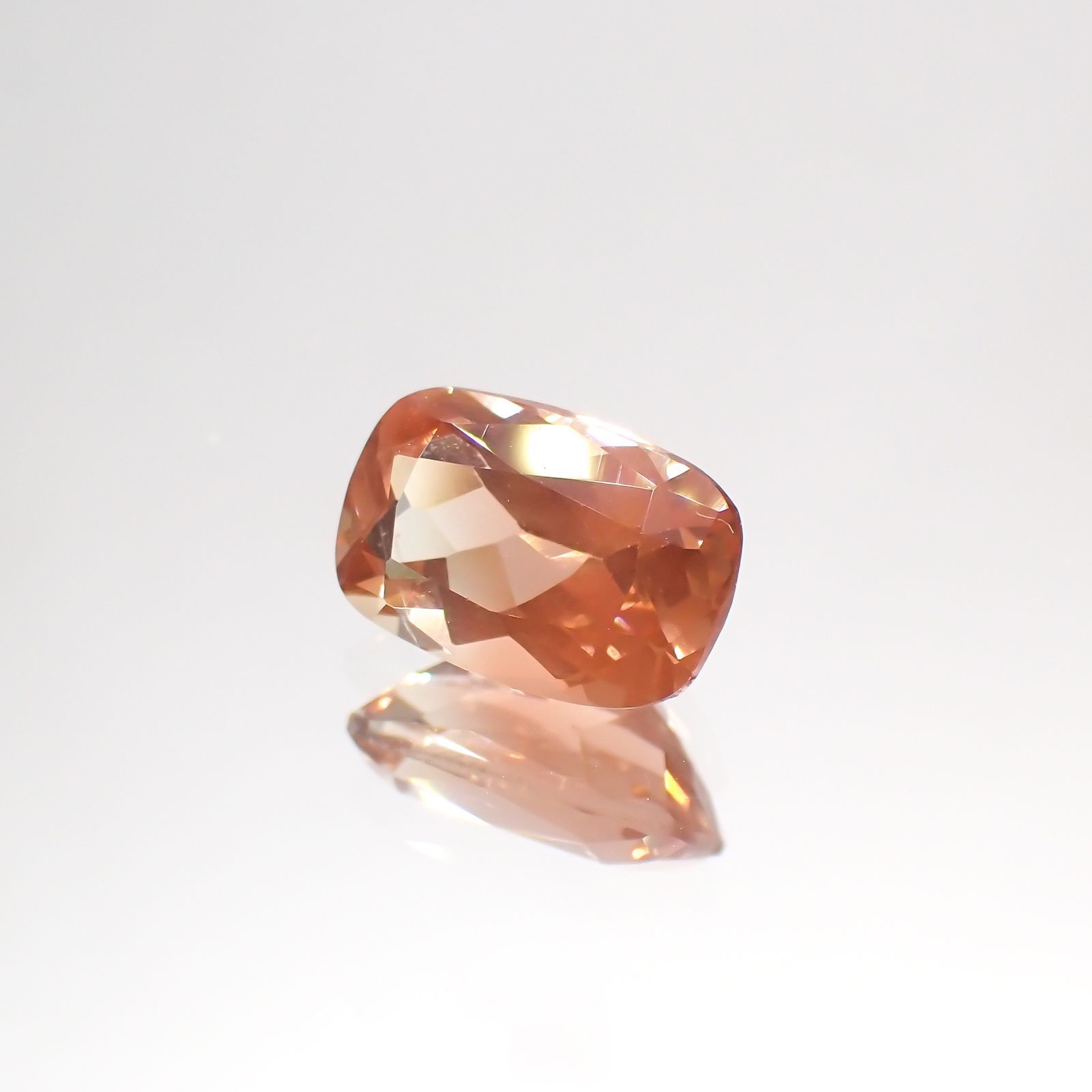 オレゴンサンストーン(宝石名ラブラドライト)アメリカ・オレゴン州産 1.25ct 識別済[231023906]8.3x5.6mm前後