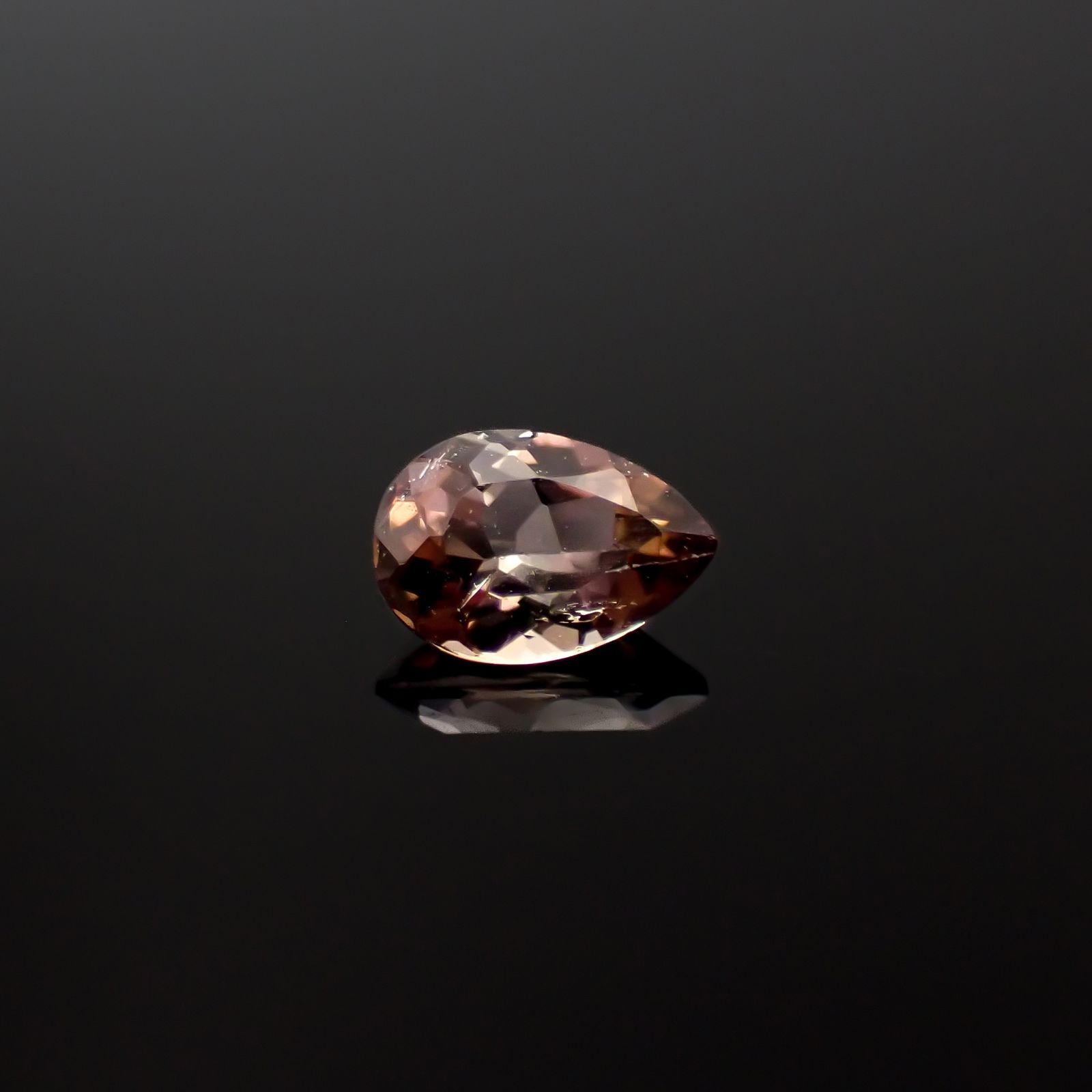 アキシナイト パキスタン産 0.28ct[240628364]5.1x3.5mm前後