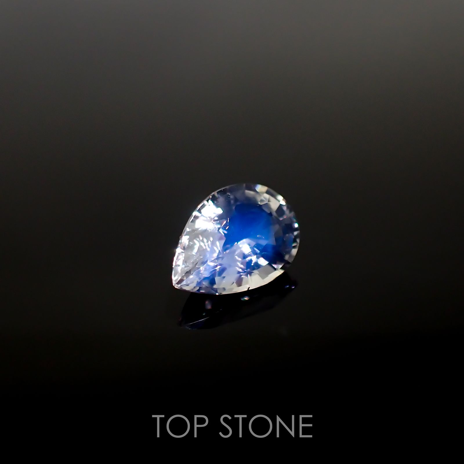 レインボームーンストーン(宝石名ラブラドライト) マダガスカル産 1.506ct ソ付(彩珠)[210712183]10×7mm前後