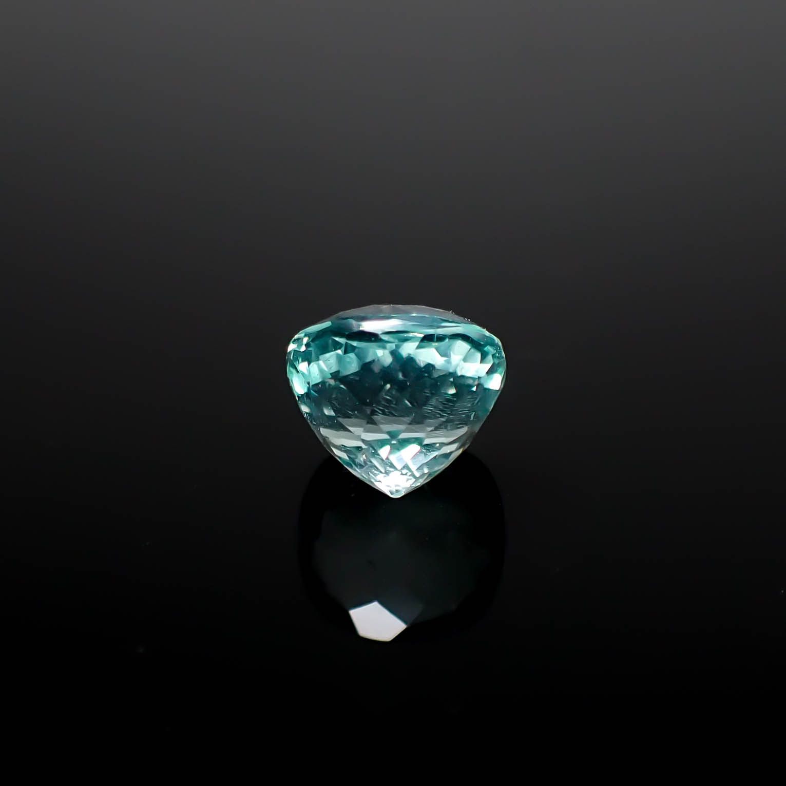 フローライト フルオレッセンス ジンバブエ産 1.93ct [250630512]7x6.9mm前後