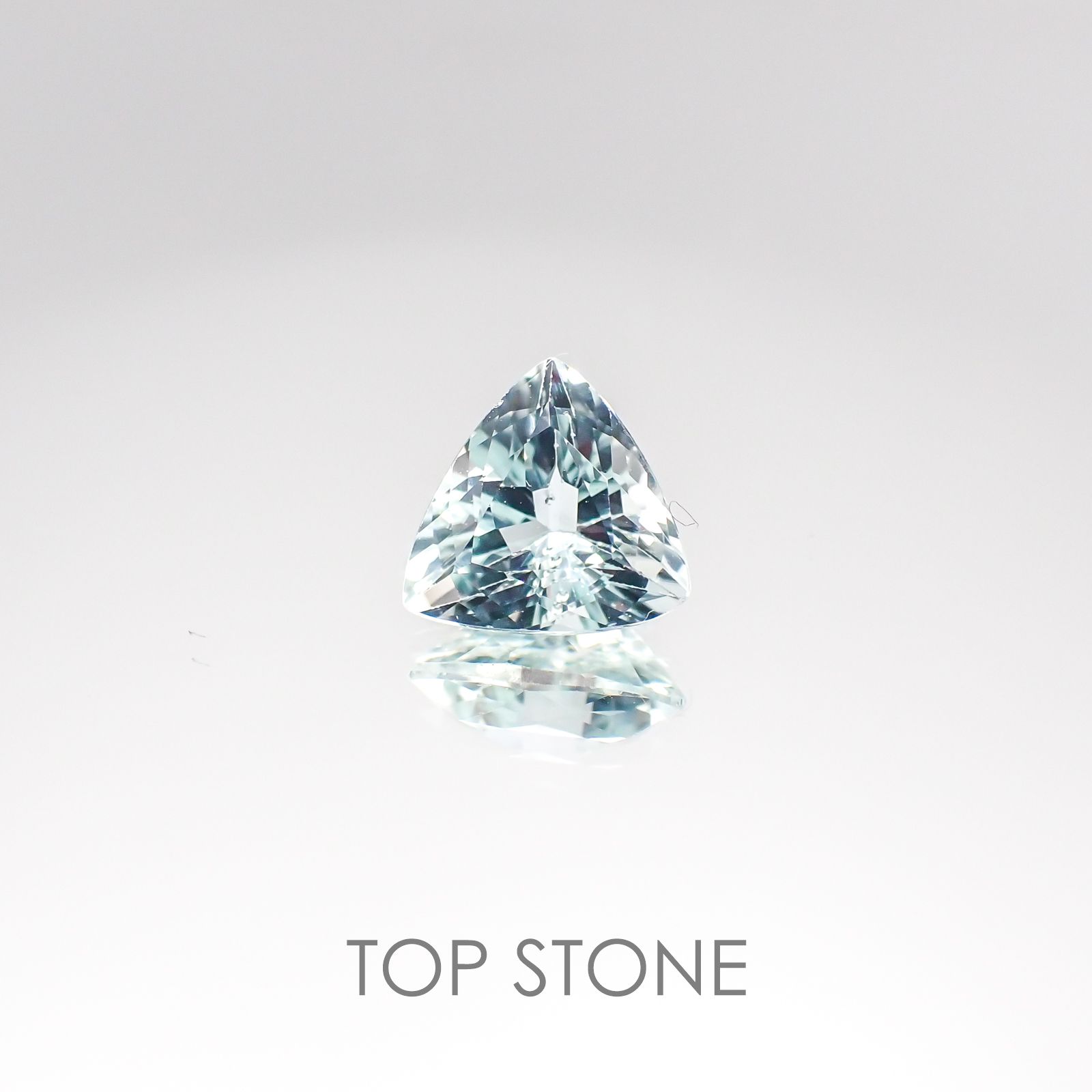 アンブリゴナイト/モンテブラサイト マダガスカル産 ルース 1.92ct[20127383]8.4×8.7mm前後